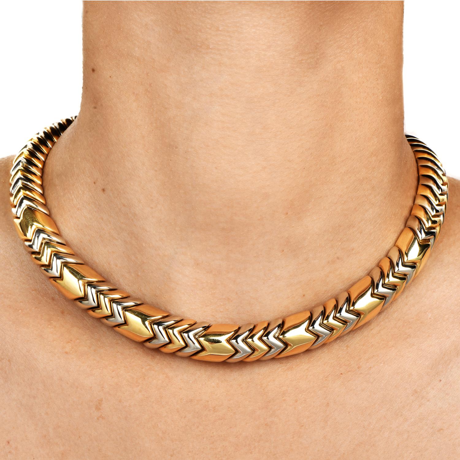 An exquisite Italian-made Bvlgari Spiga 18K Yellow Gold collar link necklace.

Completely crafted in 18K Yellow & White Gold.

The necklace is 15