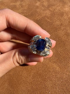 Bvlgari Sri Lankan Sapphire and Diamond Ring in 18 Karat Gold, circa 1980s–1990s
