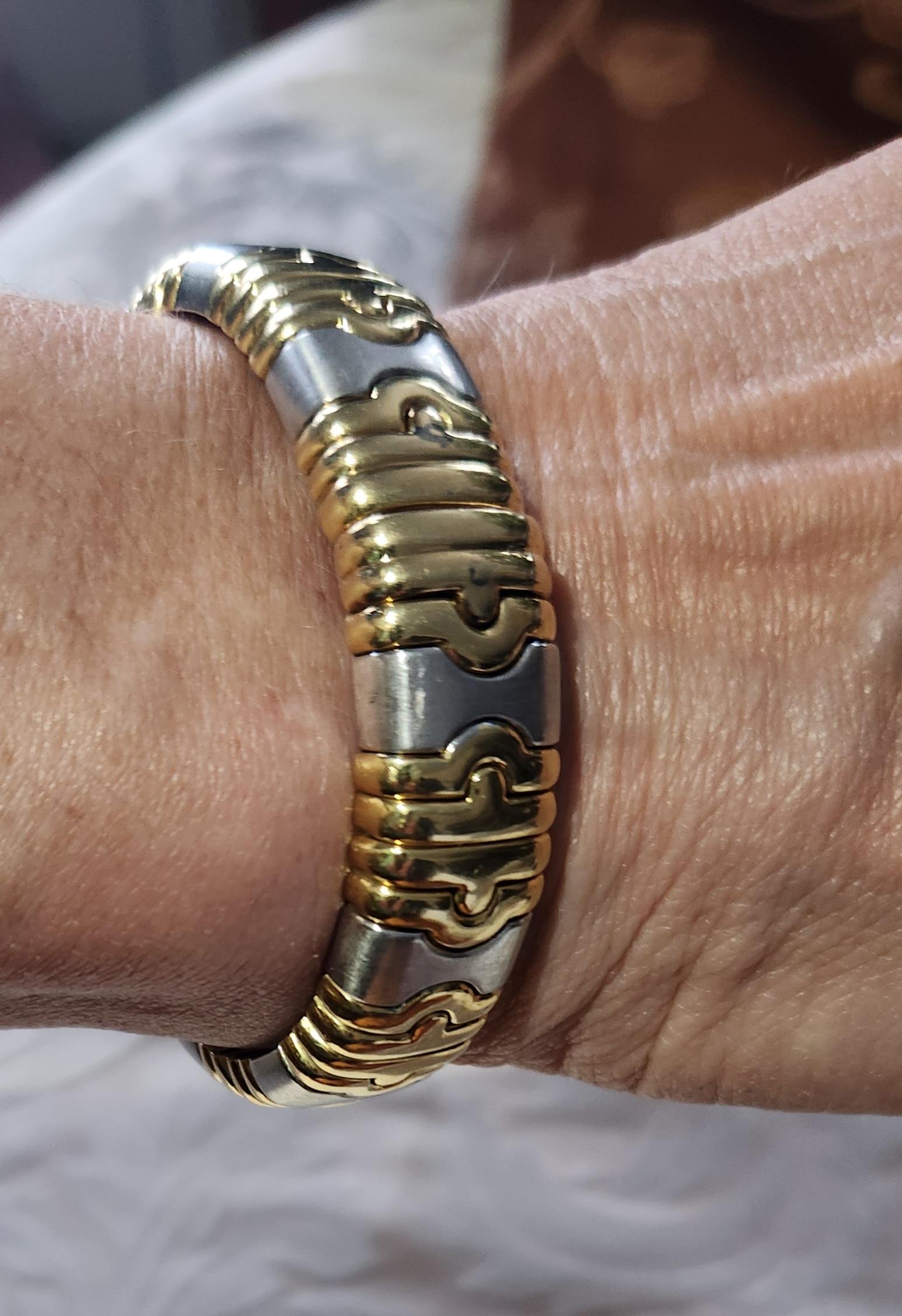 Bracelet à charnières Parentesi de style Bvlgari en or 18 carats et acier en vente 3