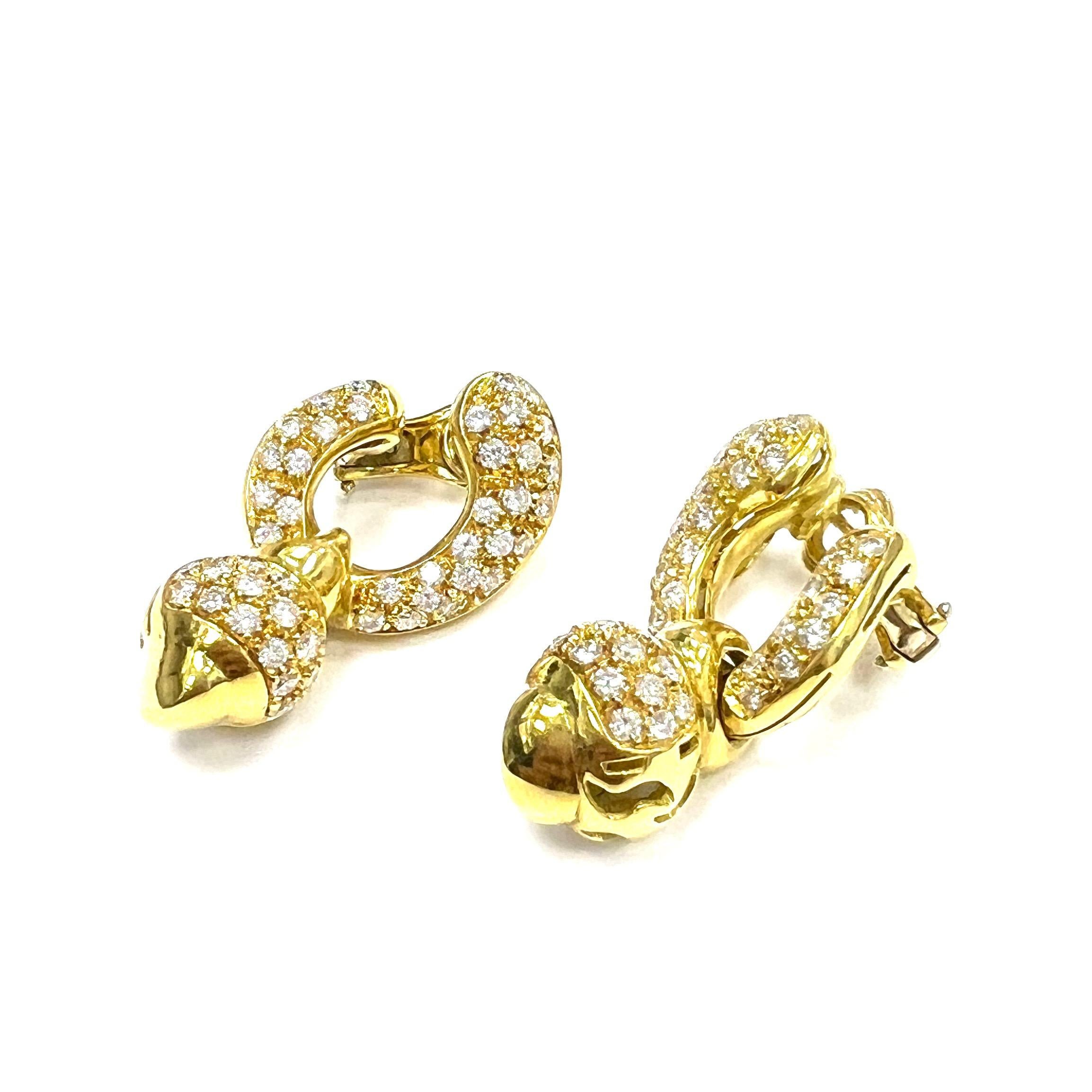 Bvlgari-Styled 18k Diamond Yellow Gold Earrings

Dangling earrings in the style of Bvlgari, featuring one hundred and seven round brilliant cut diamond of approximately 2.68 carats total, with VS1 clarity and H color; set on 18 karat yellow gold;