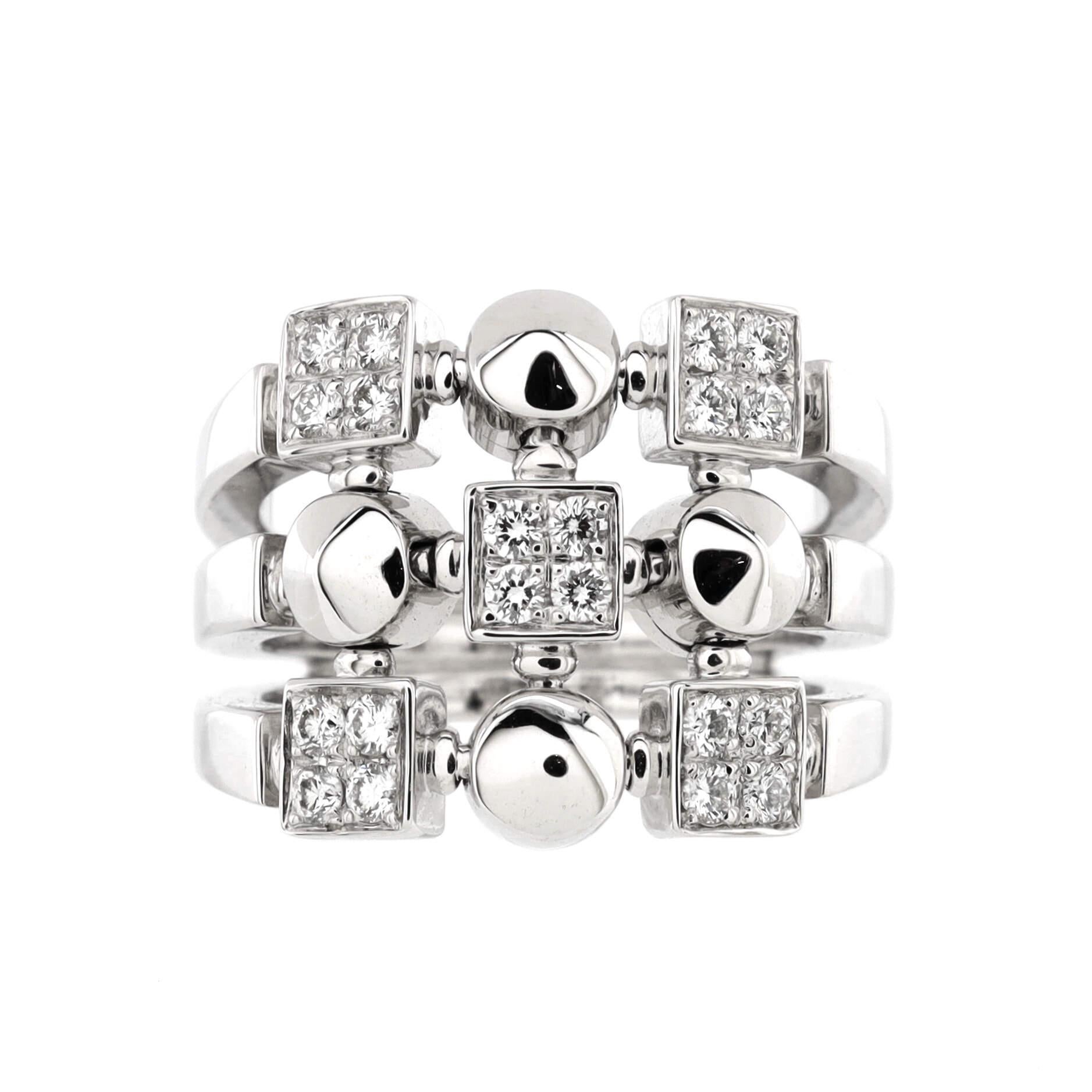 Condizioni: Ottimo. Lievi segni di usura in tutto il volume.
Accessori: Nessun accessorio
Misure: Misura: 6, Larghezza: 5.40 mm
Designer: Bvlgari
Model No: Anello Lucea a tre file in oro bianco 18 carati e diamanti
Colore esterno: Oro bianco
Numero