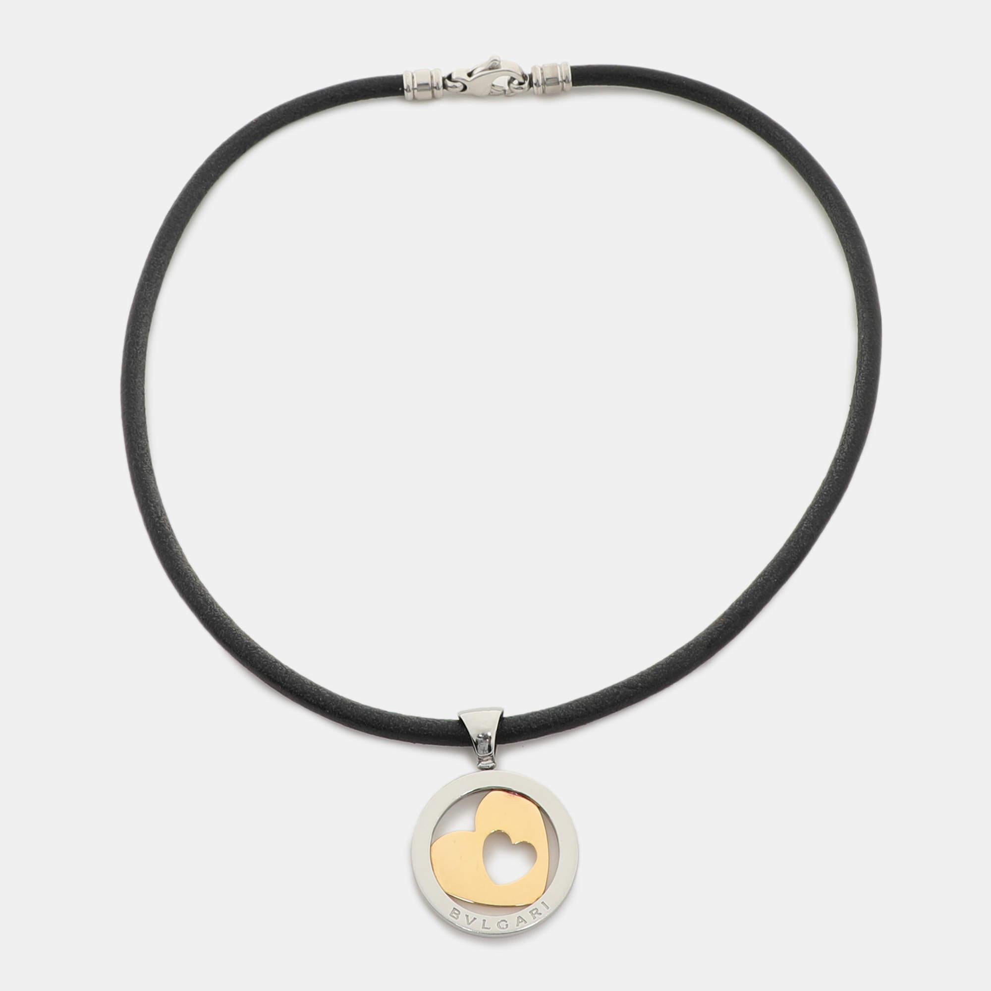 Bvlgari brings you this stunning Tondo Heart necklace that has a circular stainless steel pendant with an 18k yellow gold heart within it. The pendant is strung by a leather cord and fastened by a lobster clasp. This lovely Tondo necklace is one