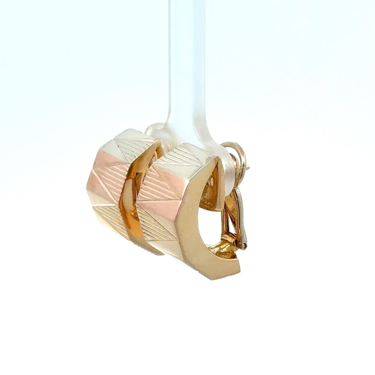 Femenino o masculino BVLGARI Tricolor 18K Gold Huggie Earrings with Box Retired en venta