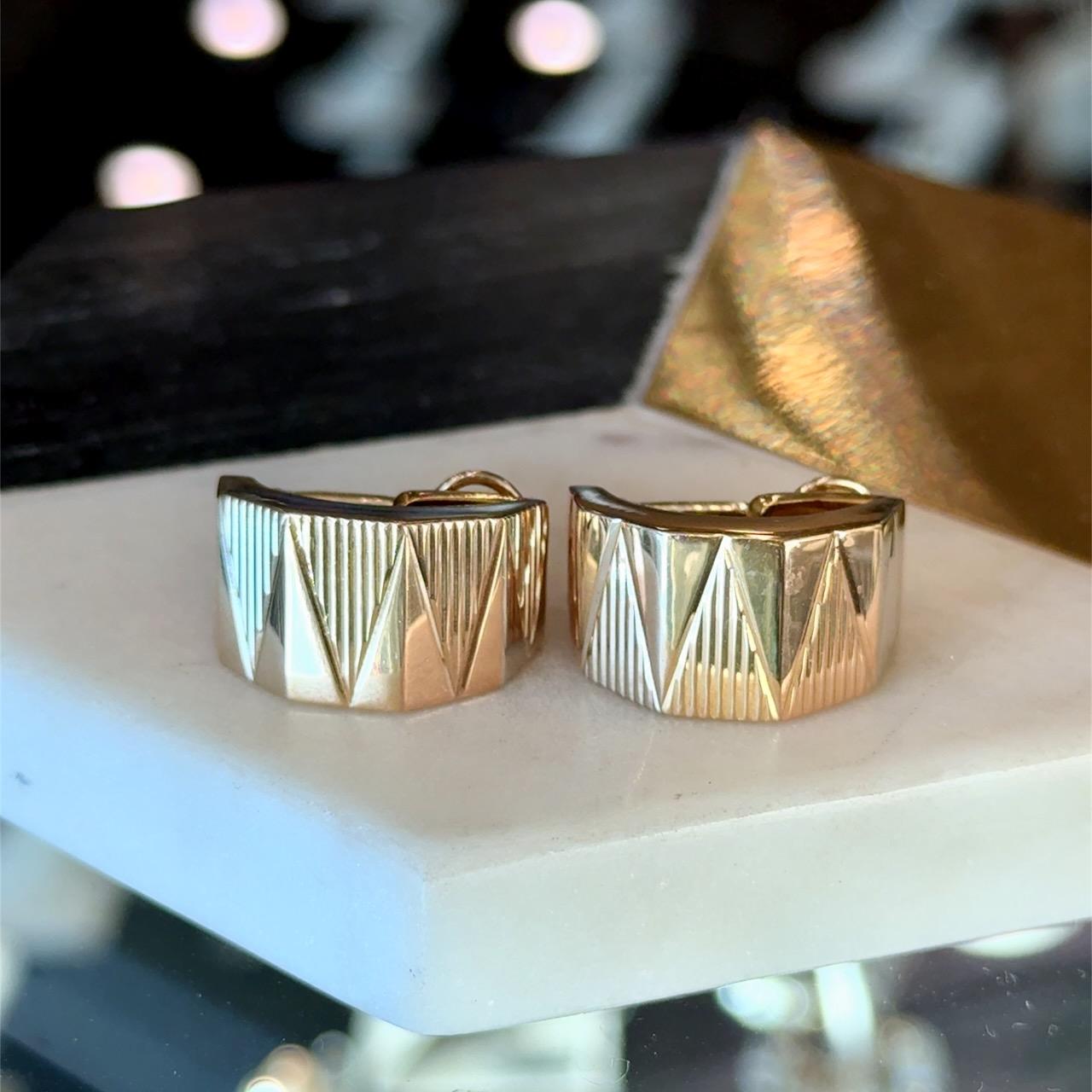 BVLGARI Tricolor 18K Gold Huggie Earrings with Box Retired en venta 5
