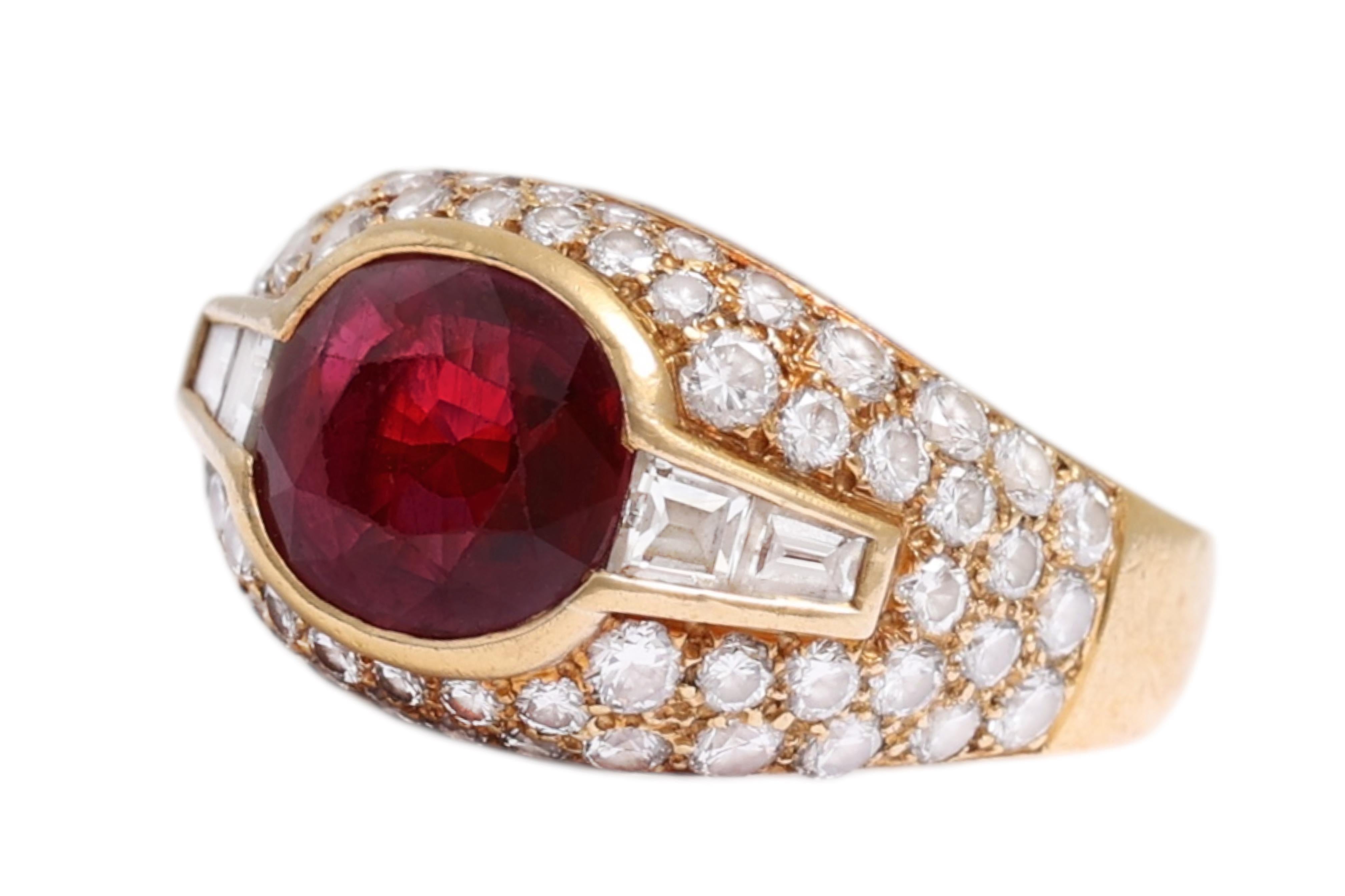 Anello Bvlgari Trombino in oro giallo 18kt con rubino da 2,09 ct e diamanti da 1,12 ct della tenuta Sultan Qaboos Bin Said dell'Oman

Viene fornito con certificato GRS

Rubino: Rubino rosso naturale, taglio brillante, forma ovale 2,09ct, Origine