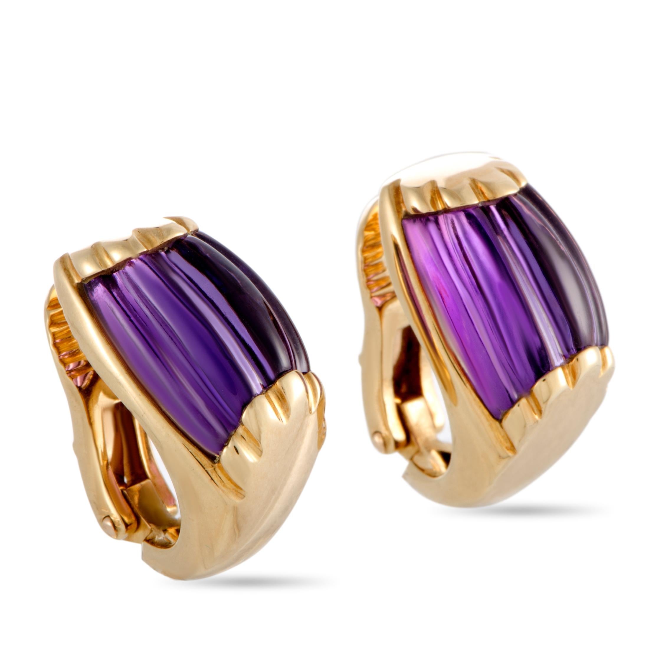 Add a fashionable twist to your ensembles with these compelling earrings that are designed by Bvlgari for the exceptional “Tronchetto” collection. The earrings are made of attractive 18K yellow gold and decorated with captivating amethysts.

