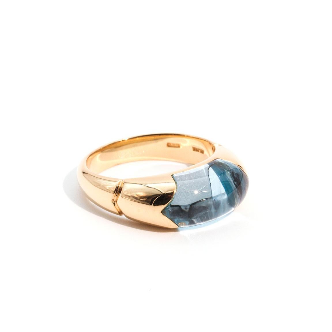 Diese 18 Karat Gelbgold Bulgari Tronchetto Ring verfügt über eine schöne zentrale Topas modifizierten Cabochon. Dieser Tronchetto-Ring von Bulgari wird in seiner Original-Bvlgari-Box präsentiert. Der Ring ist elegant im Stil:: klassisch im Design