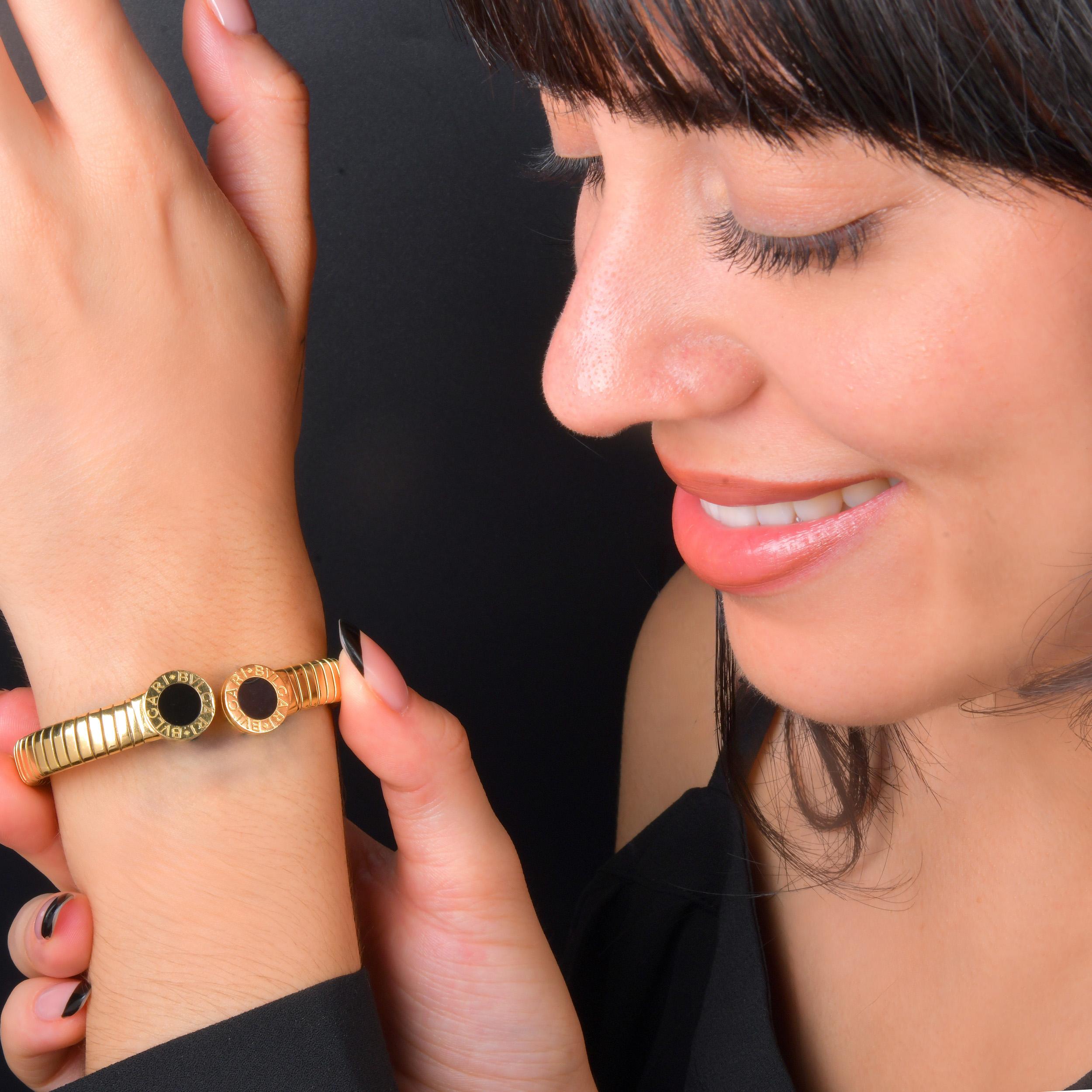 Bvlgari  Tubogas Brazalete brazalete Bulgari de ónix de oro amarillo de 18 quilates en Excelente estado para la venta en Miami, FL