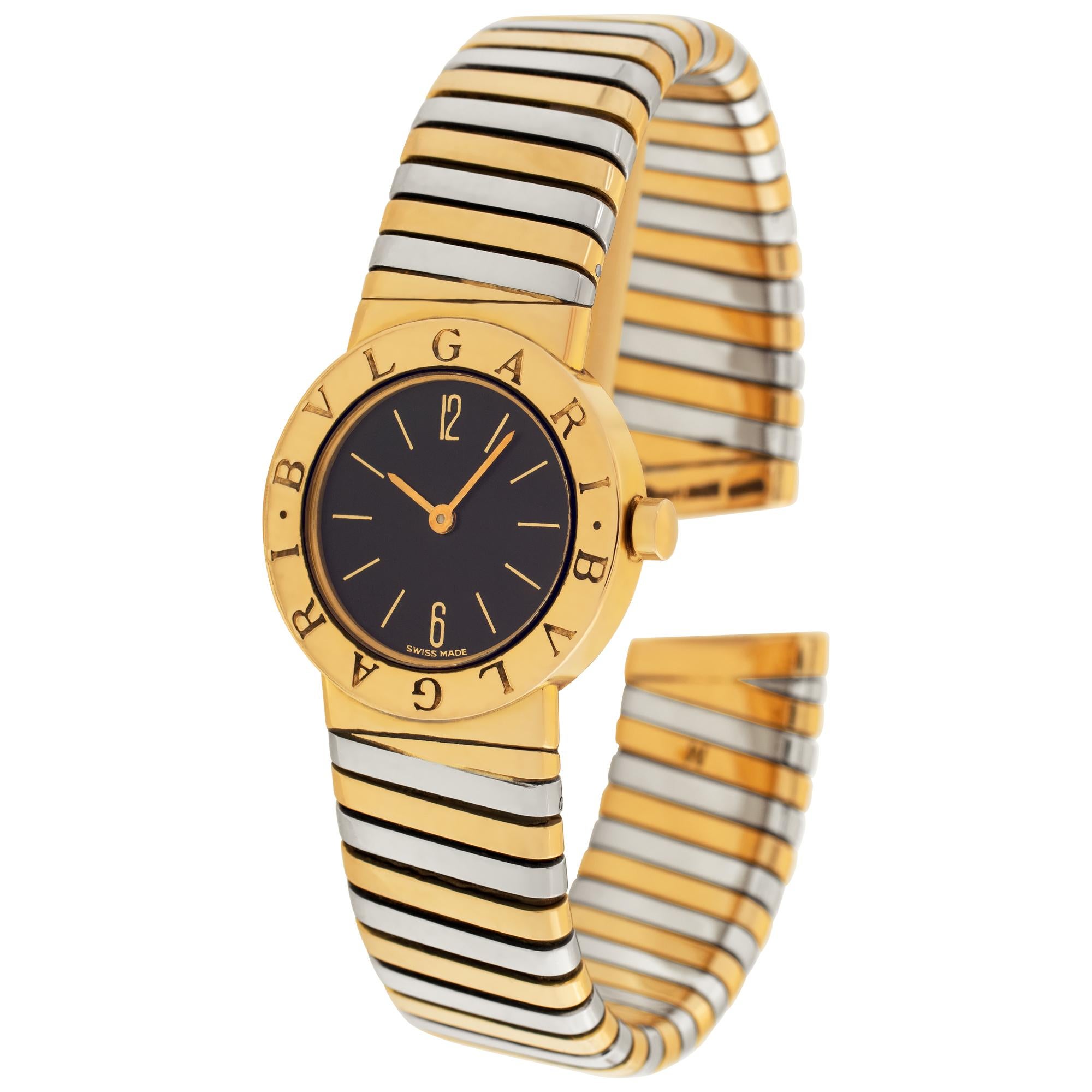 Bvlgari Tubogas in 18k Weiß- und Gelbgold. Quarz. 23 mm Gehäusegröße. Passt für 6 Zoll Handgelenk. Ref BB23 2T. CIRCA 2000-2010er Jahre. Fine Pre-owned Bvlgari / Bulgari Uhr. Certified preowned Classic Bvlgari Tubogas BB23 2T Uhr auf einem 18k Weiß