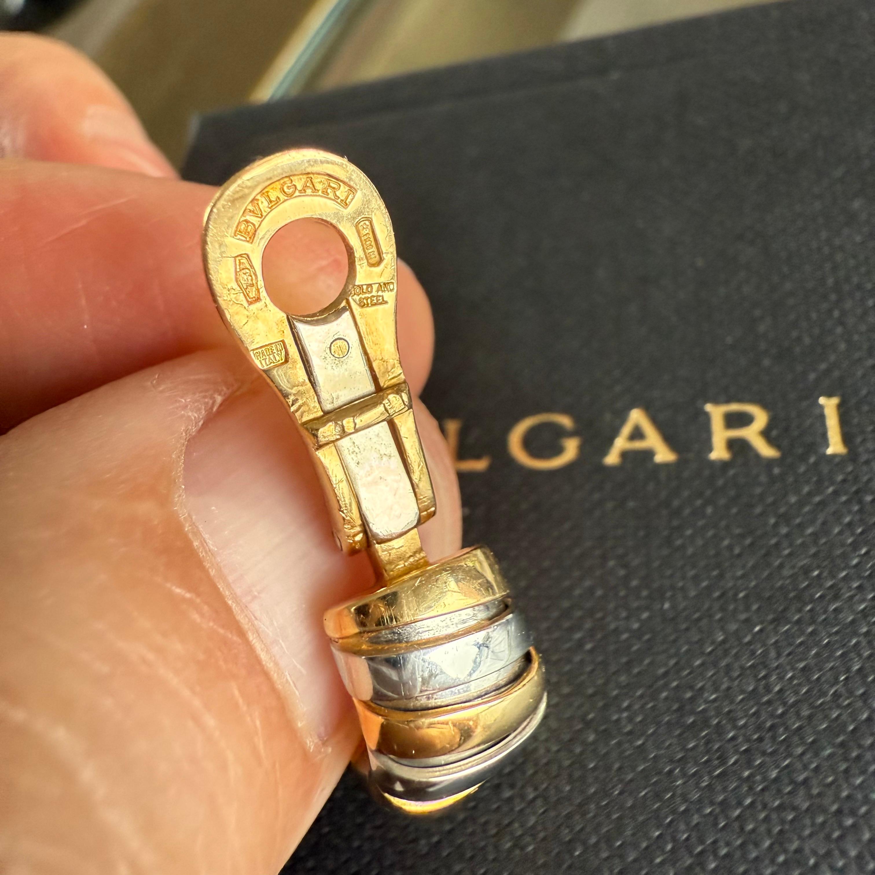 Bulgari tubogas link Earrings Crafted from 18 k yellow gold and stainless steel. The elegant clip on design ensures, easy and secure where making them a perfect addition to a jewelry collection.
Made in Italy circa 1980s fully hallmarked with
