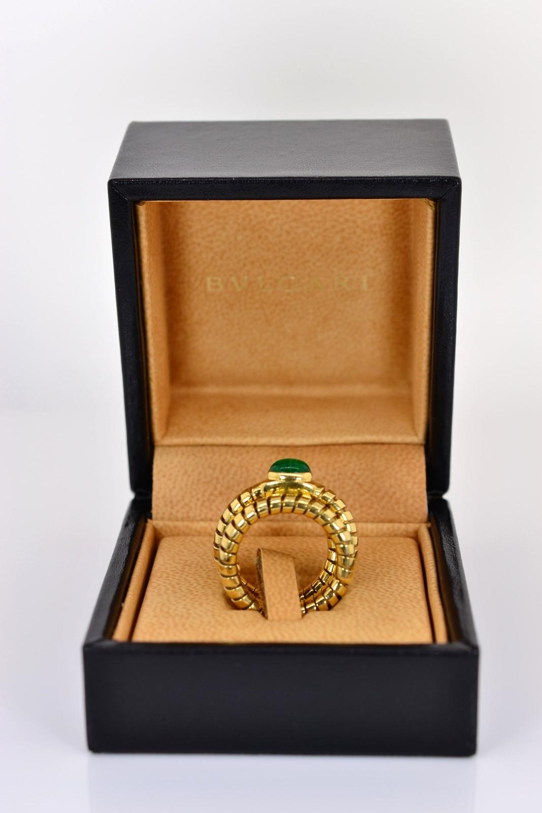Bvlgari Tubogas Emerald Gold Ring In Good Condition In Beverly Hills, CA