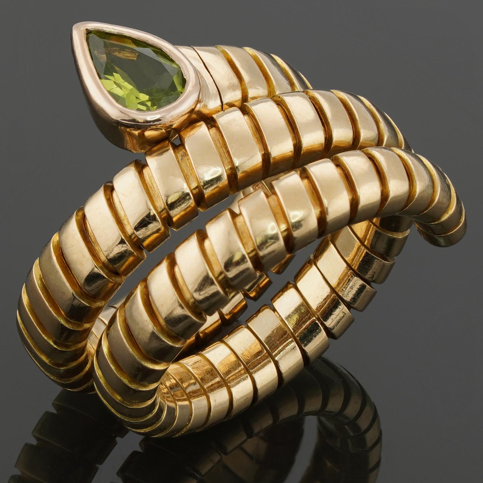 BVLGARI Tubogas Ring aus 18 Karat Gelbgold mit grünem Peridot  (Tropfenschliff) im Angebot