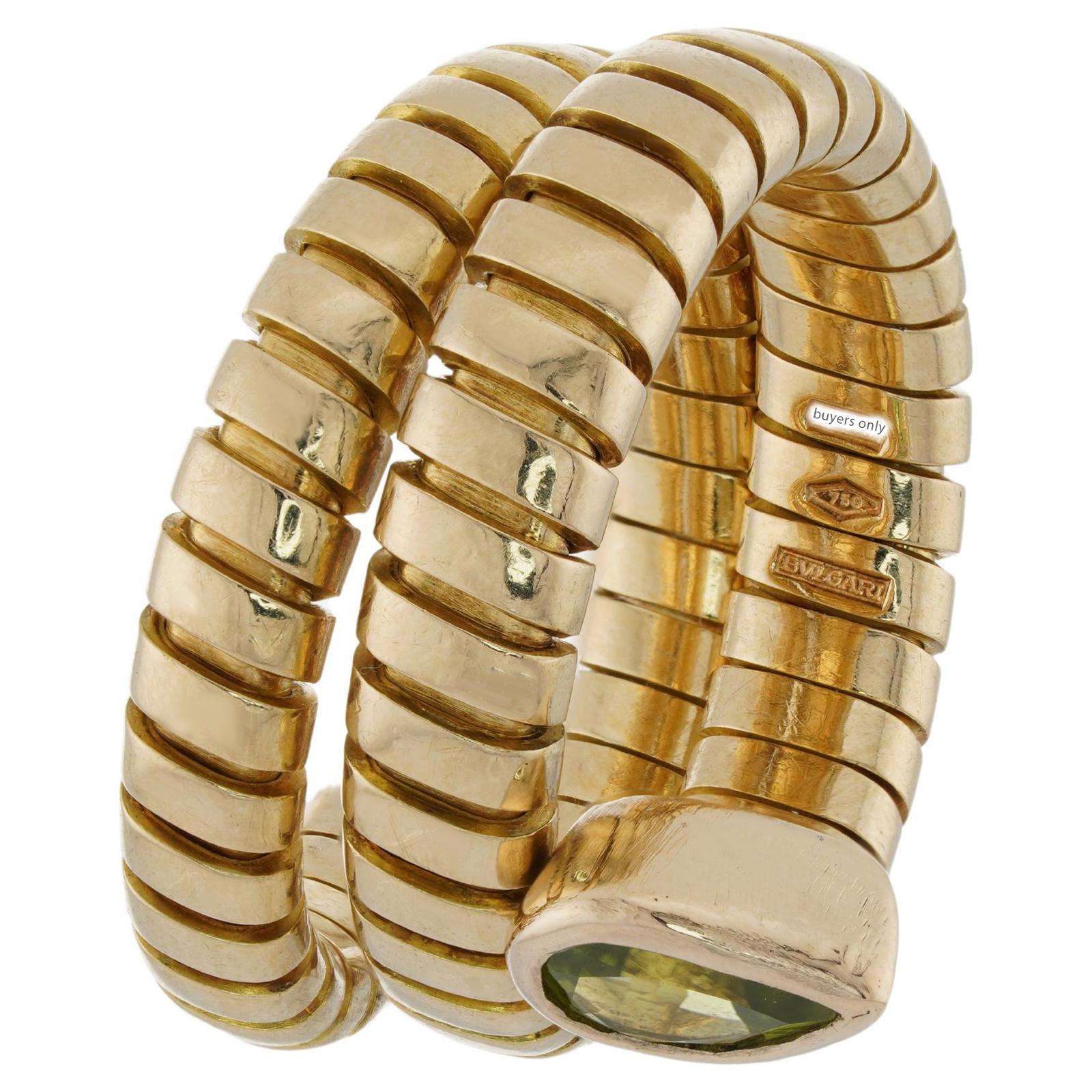 Women's BVLGARI Tubogas Green Peridot 18k Yellow Gold Ring  For Sale