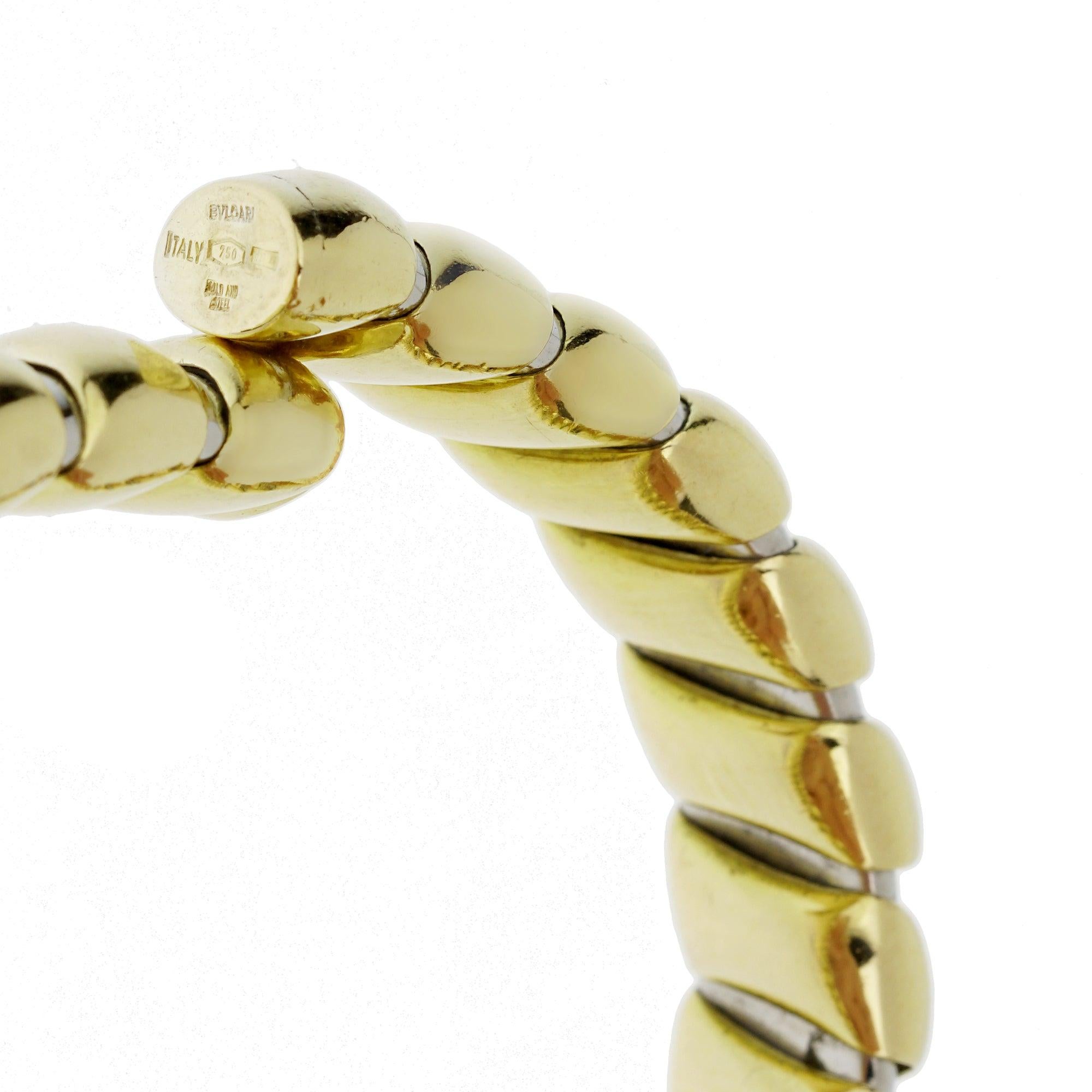 El Brazalete Bvlgari Tubogas Inoxidable de Oro Amarillo encarna la innovación y el estilo italiano atemporal. Con el icónico diseño Tubogas, su espiral flexible combina a la perfección el acero inoxidable y el oro amarillo de 18 quilates para