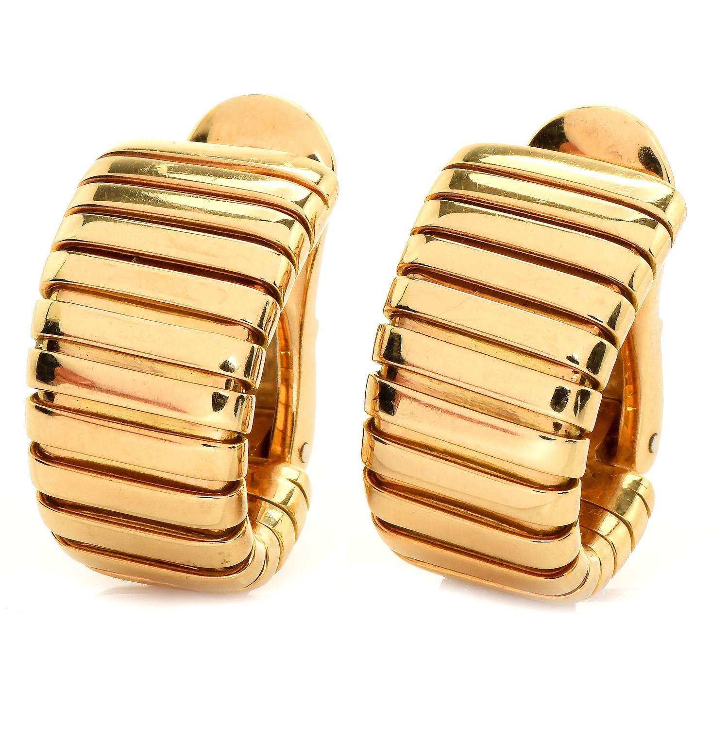 Enjoy these iconic 80s Bvlgari Tubogas Link Hoop Earrings!

Crafted in 18K yellow gold and have a highly polished design. 

 Wear these collectible earrings every day to remind yourself, that you are worth it!

Secured with a Clip On Omega Backings,