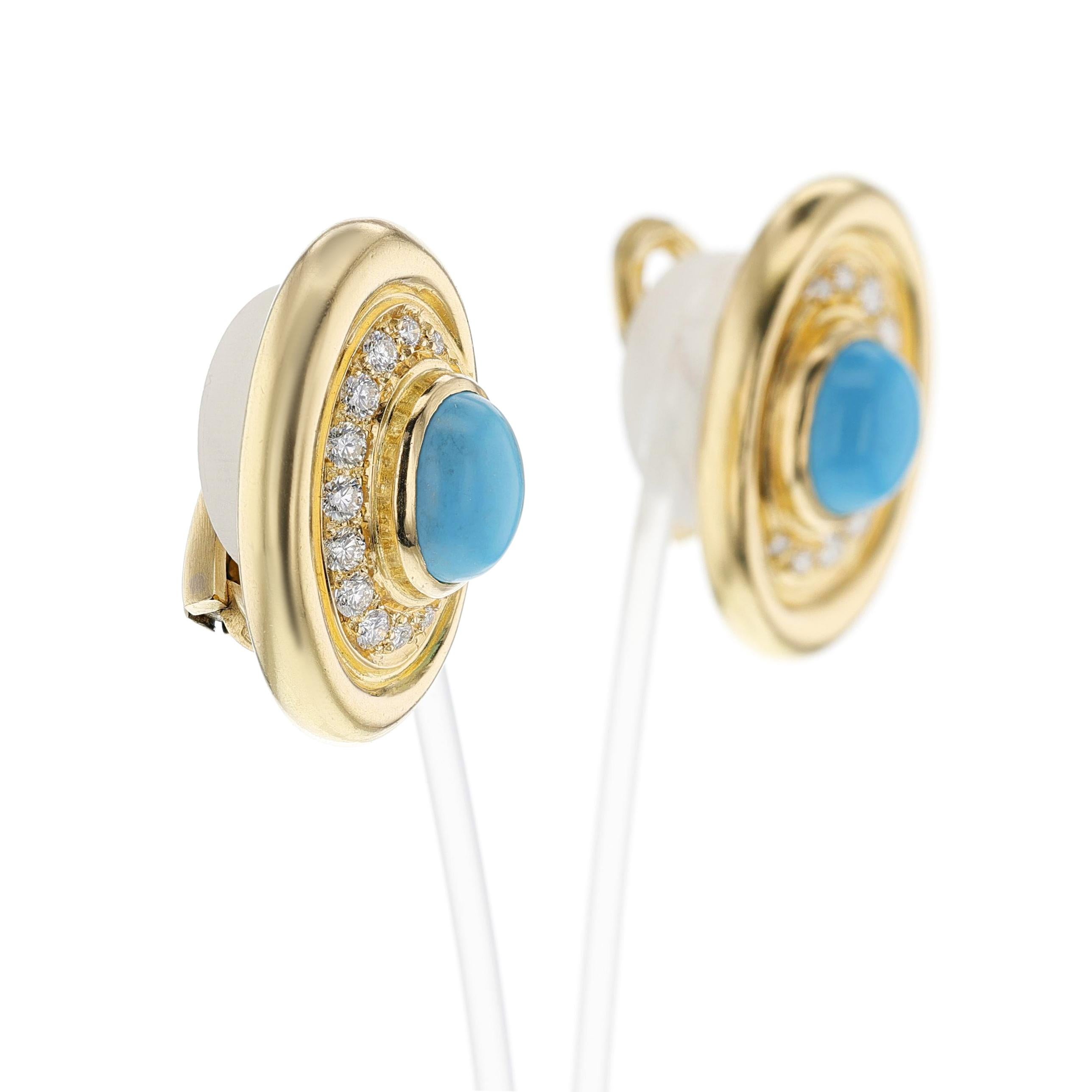 Taille cabochon BVLGARI Boucles d'oreilles en turquoise cabochon et diamants, 18 carats en vente
