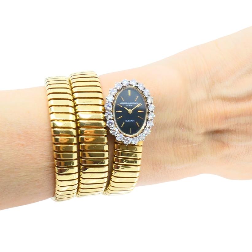 A vintage Bulgari Tubogas Vacheron Constantine 18k gold triple wrap-around watch with an oval face and diamonds.
The case with a snap-on back is quipped with a back wind movement. It's embellished with prong-set diamonds (~0.06 pts each).
The dial