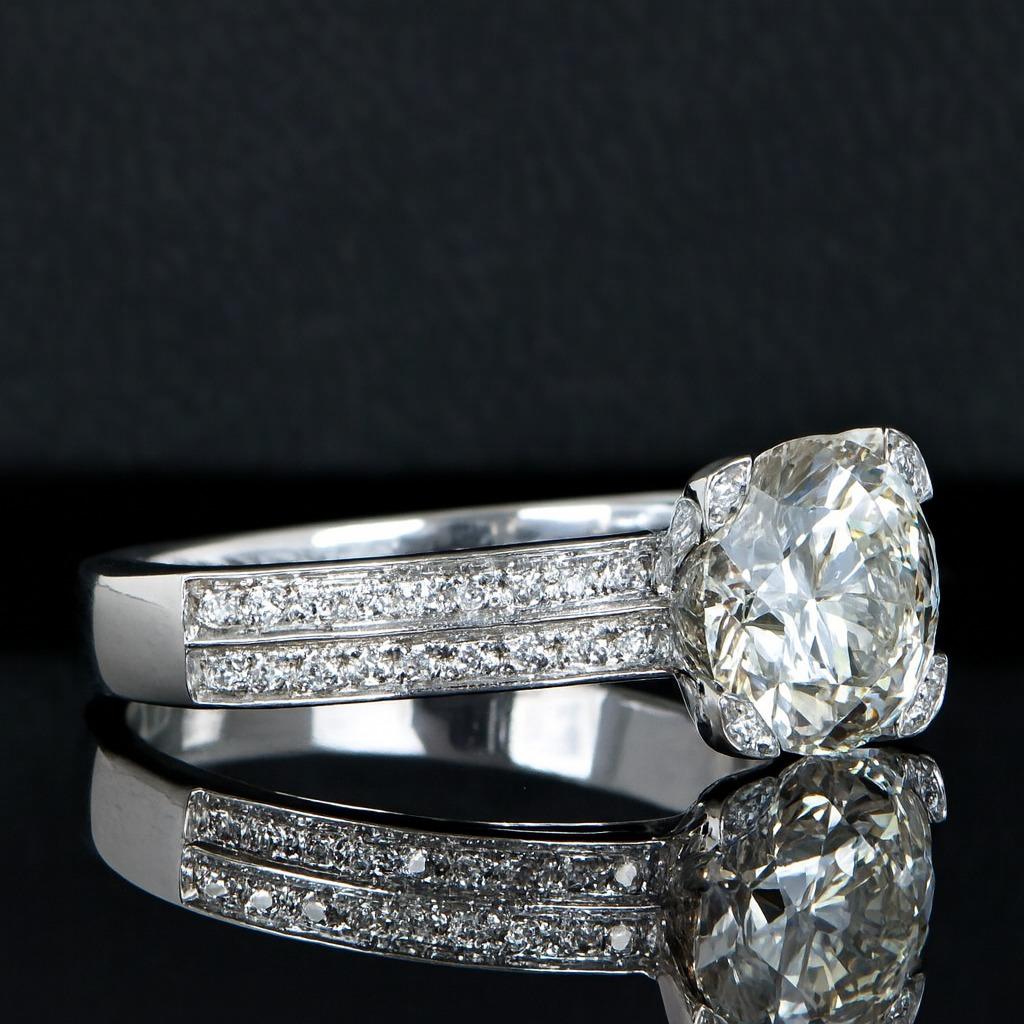 Taille ronde Bvlgari Venezia Platinum Round Diamond Engagement Ring (bague de fiançailles en platine avec diamant rond) en vente