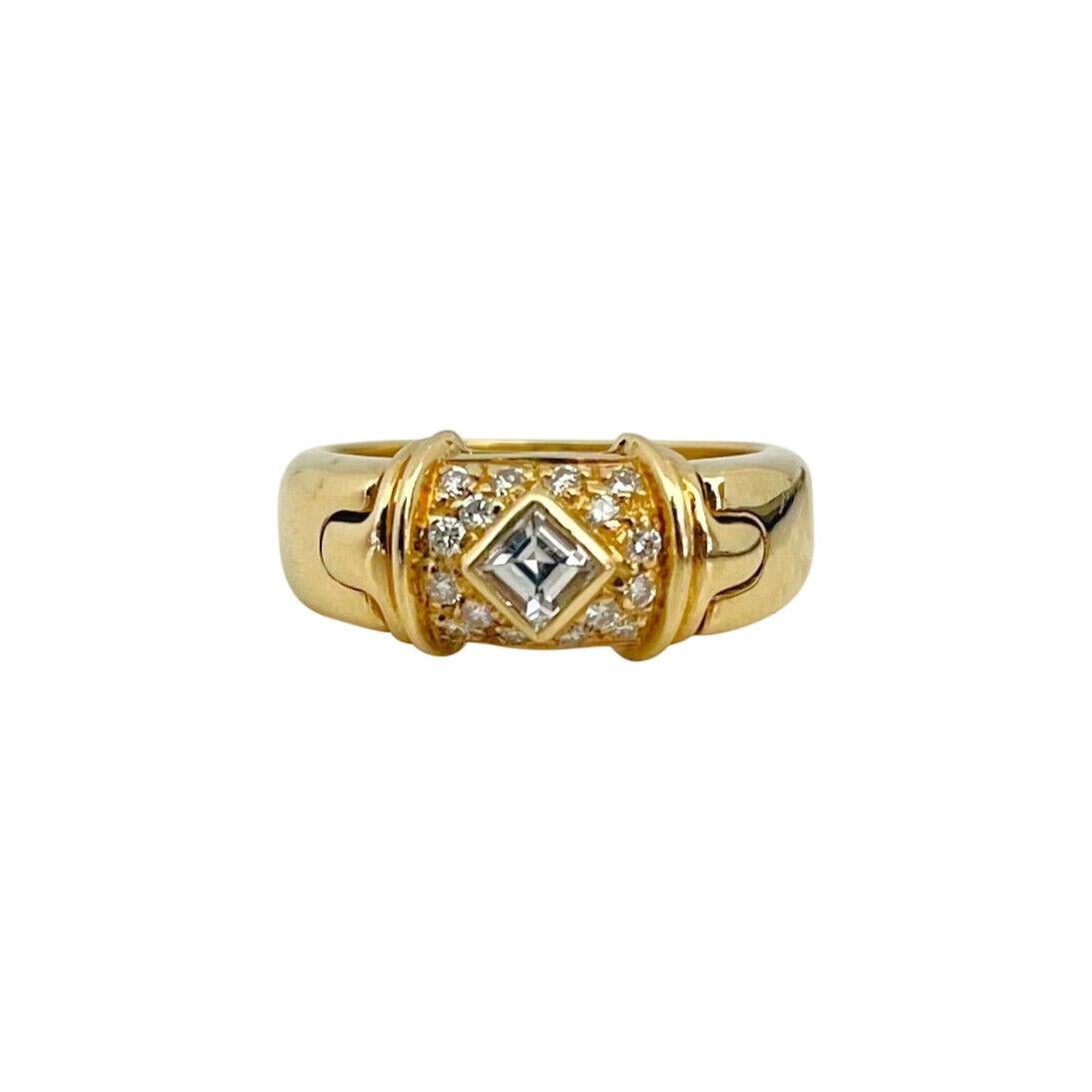 Women's or Men's Bvlgari Vintage 18 Karat Yellow Gold and Vvs Diamond Ring, Italy  For Sale