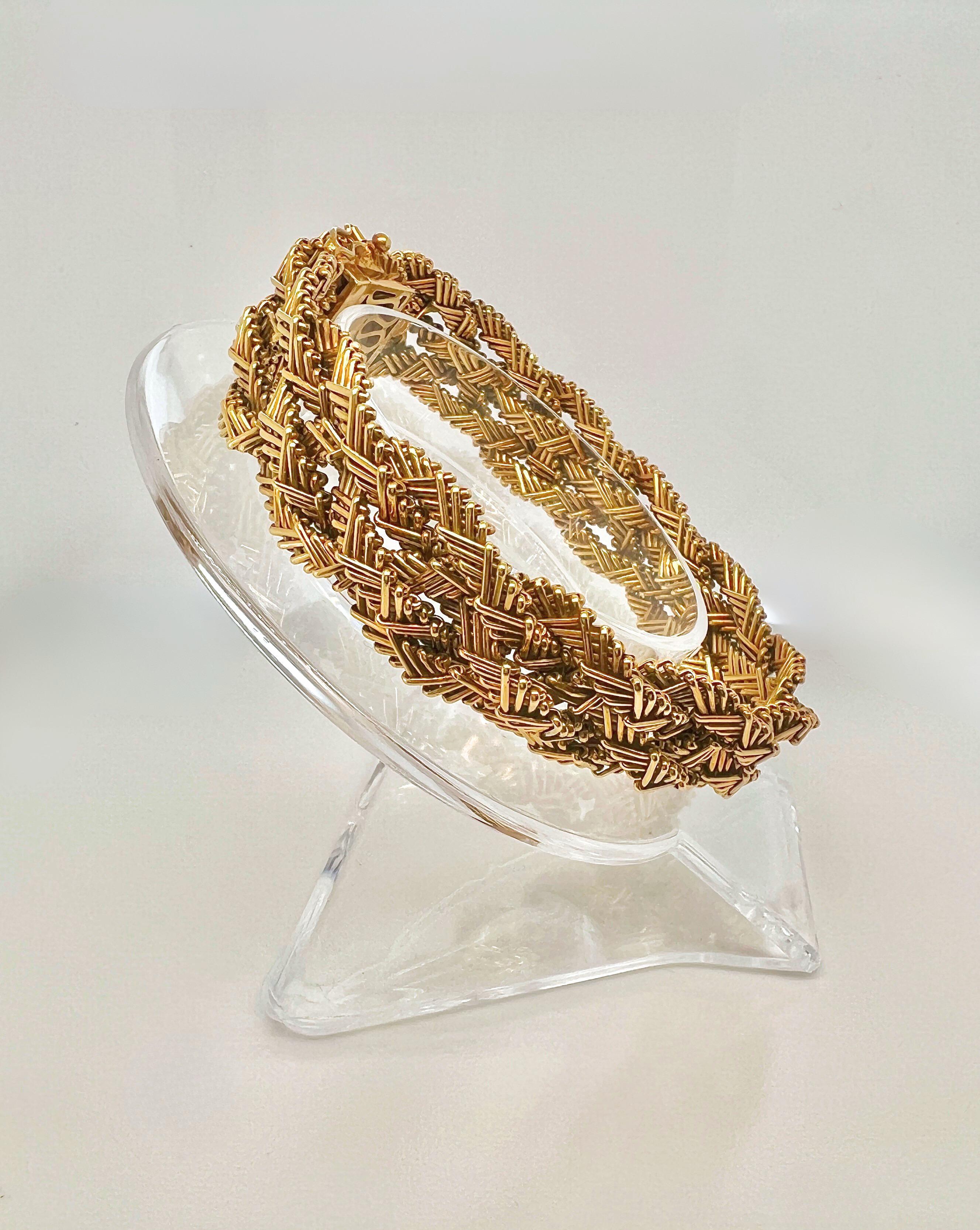 Bvlgari Vintage 18k Yellow Gold Braided Bracelet Pour femmes en vente