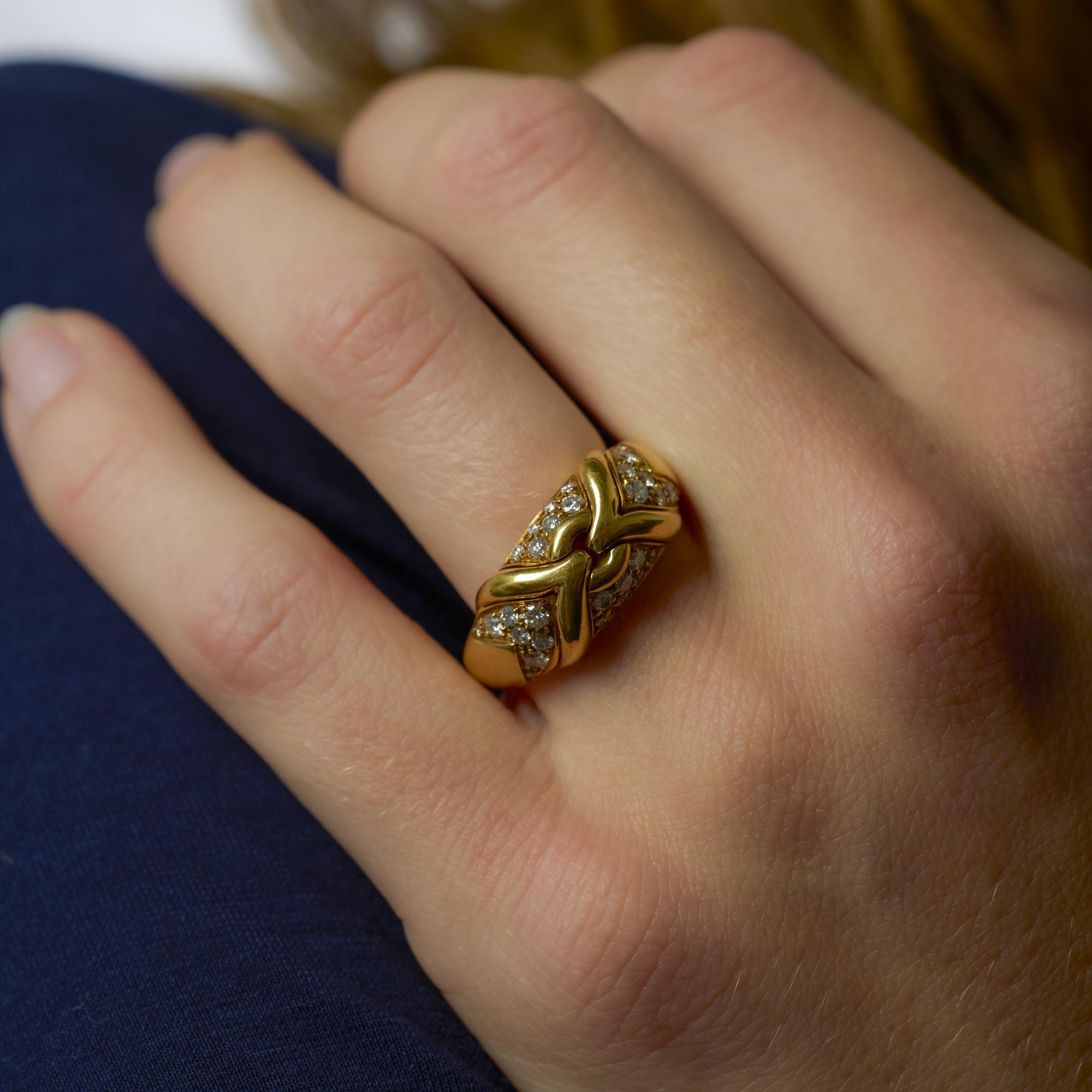 Brilliant Cut Bvlgari vintage diamond 18k yellow gold ring For Sale