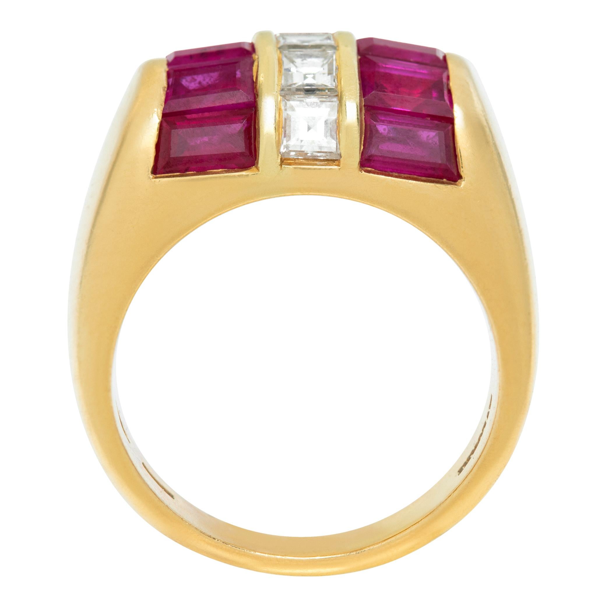 Women's Bvlgari vintage emerald cut diamonds & baguettes rubies ring in yellow gold. For Sale