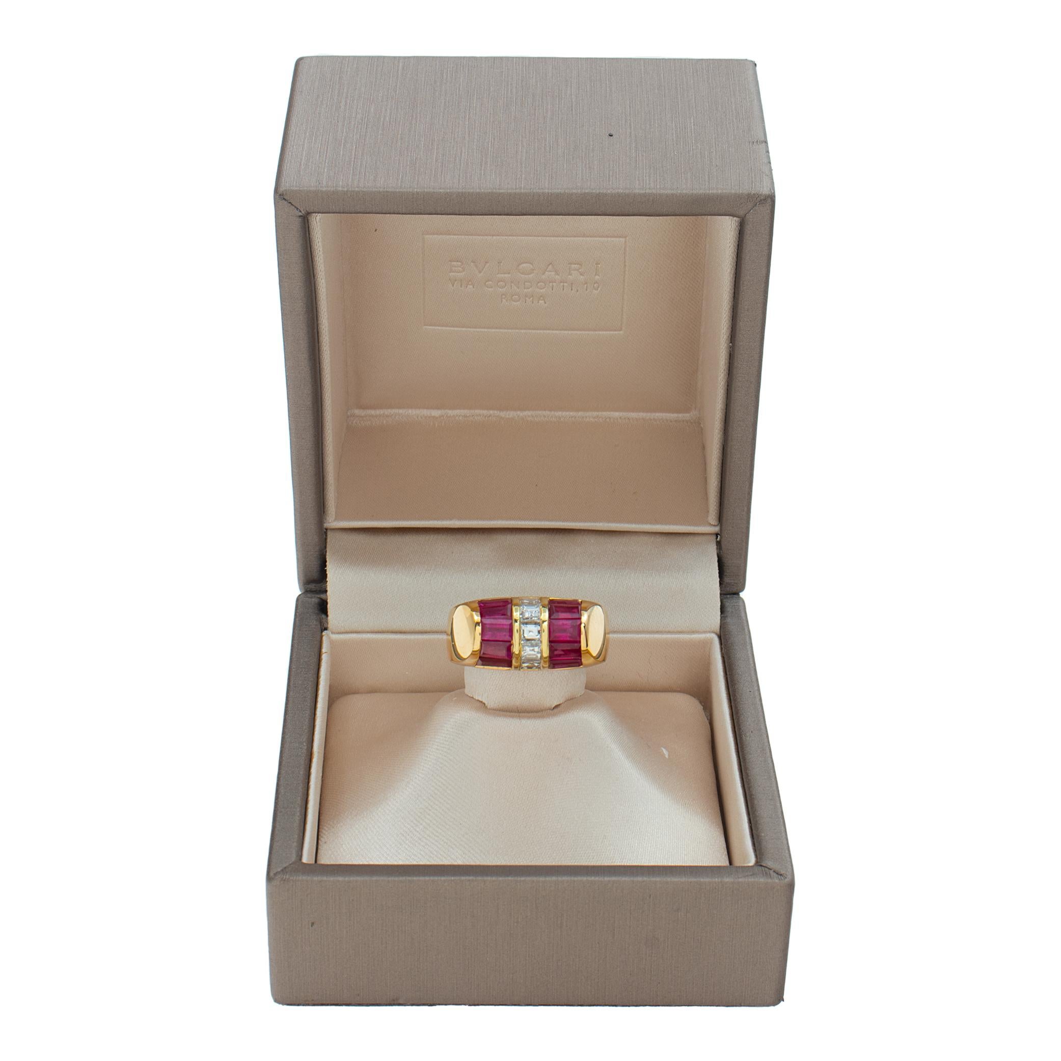 Bvlgari vintage emerald cut diamonds & baguettes rubies ring in yellow gold. For Sale 1