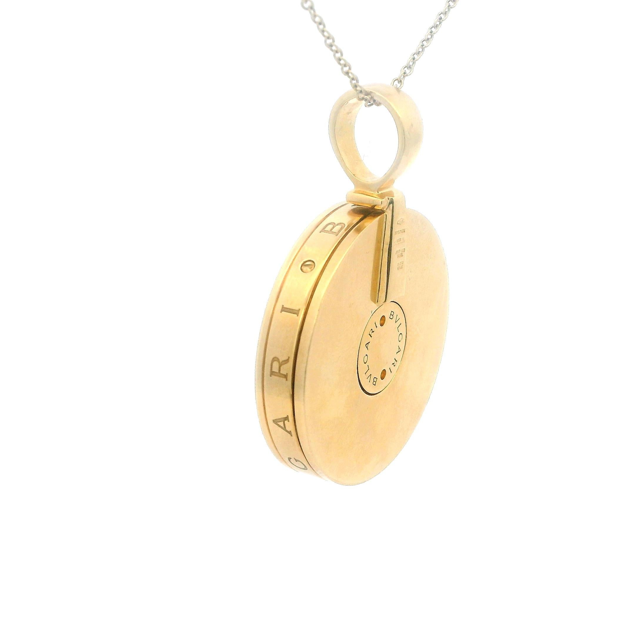 Bvlgari Vintage Italien Pendentif Roue en or jaune 18K et nacre en vente 6
