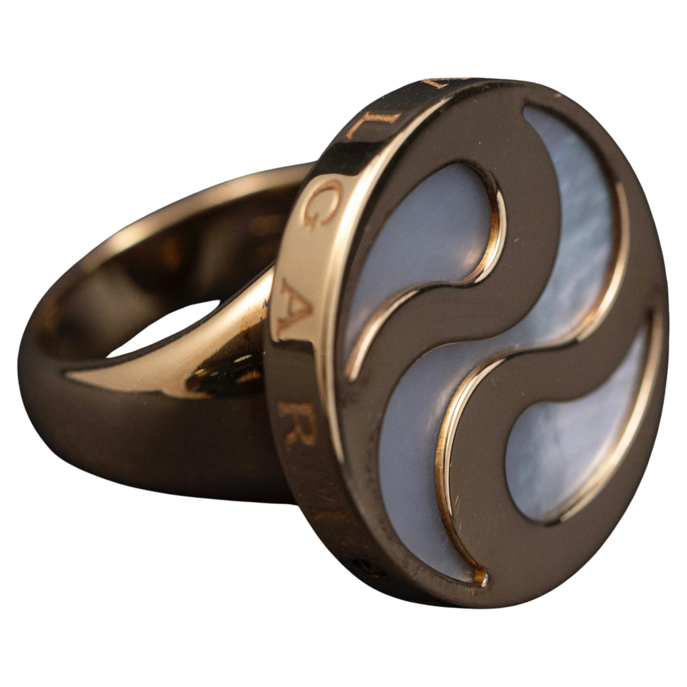BVLGARI Vintage Mother of Pearl Spinning Optical Ring 18K Gold Italian 1990s