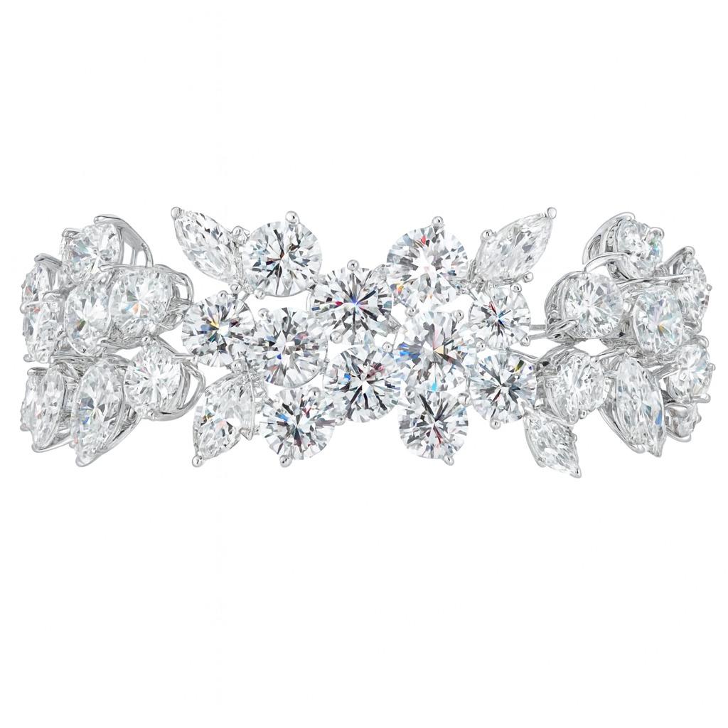 Taglio rotondo Bracciale floreale in platino e diamanti d'epoca Bvlgari, circa anni '60 in vendita