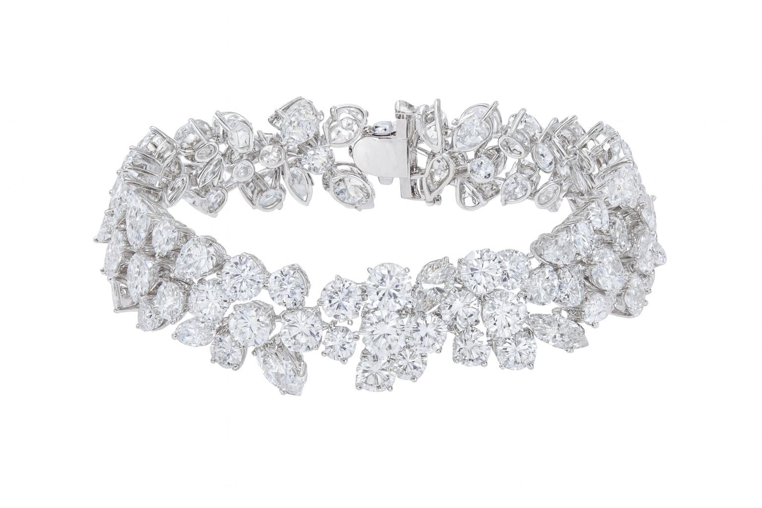 Bracciale floreale in platino e diamanti d'epoca Bvlgari, circa anni '60 In condizioni ottime in vendita a Chicago, IL