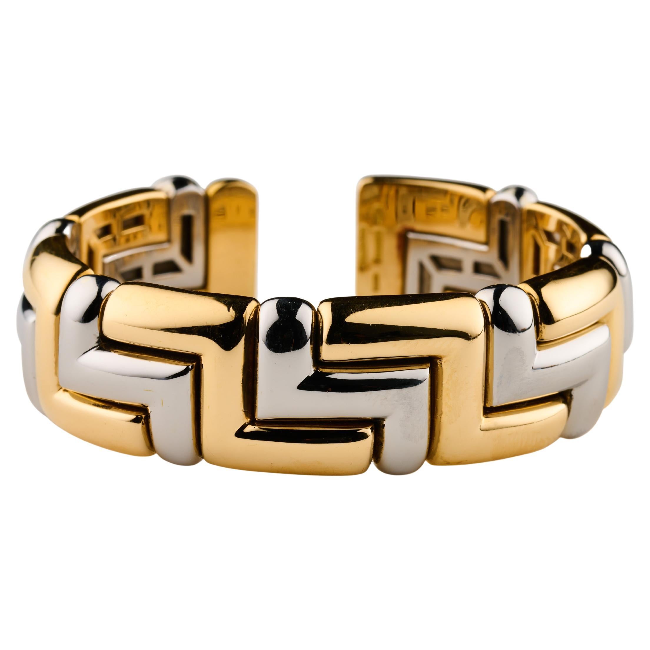Bvlgari Bracelet manchette vintage en or jaune et acier en vente