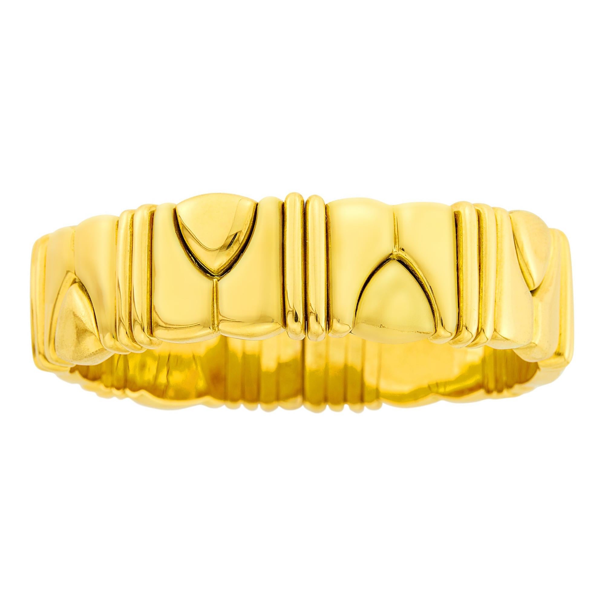 Bvlgari Vintage Yellow Gold Cuff Bangle Bracelet In Excellent Condition For Sale In Feasterville, PA