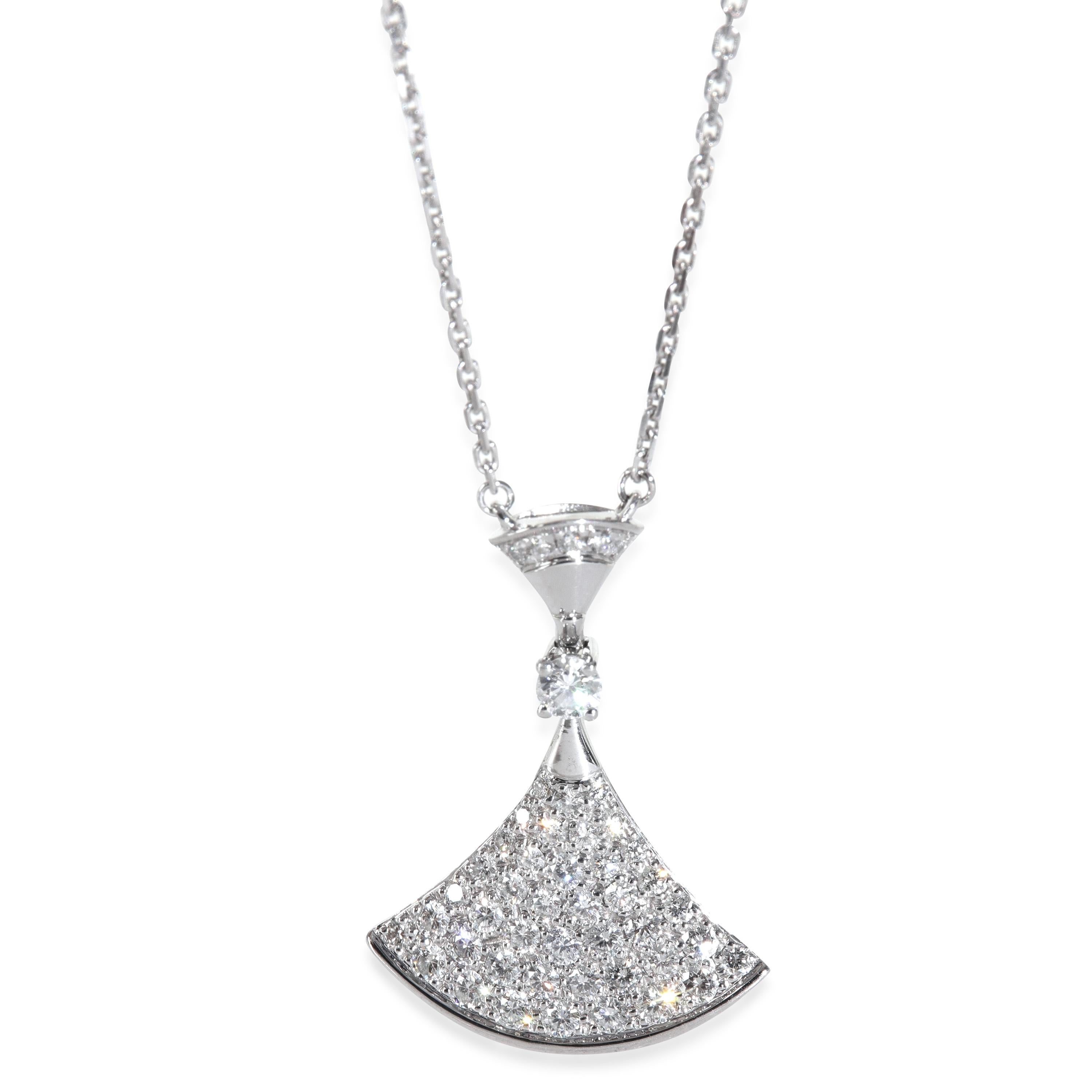 Ciondolo Diva's Dream con diamanti in oro bianco BVLGARI

DETTAGLI PRIMARI
SKU: 146546
Titolo dell'inserzione: Ciondolo Diva's Dream con diamanti in oro bianco di BVLGARI
Descrizione delle condizioni: La collezione Divas' Dream di BVLGARI è un'ode