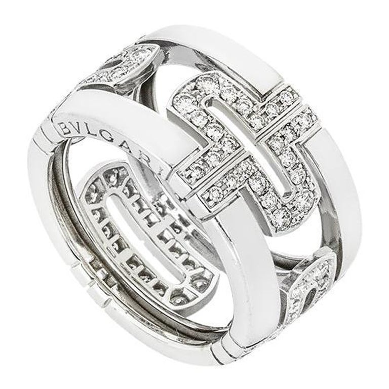 Can engagement rings be gold?