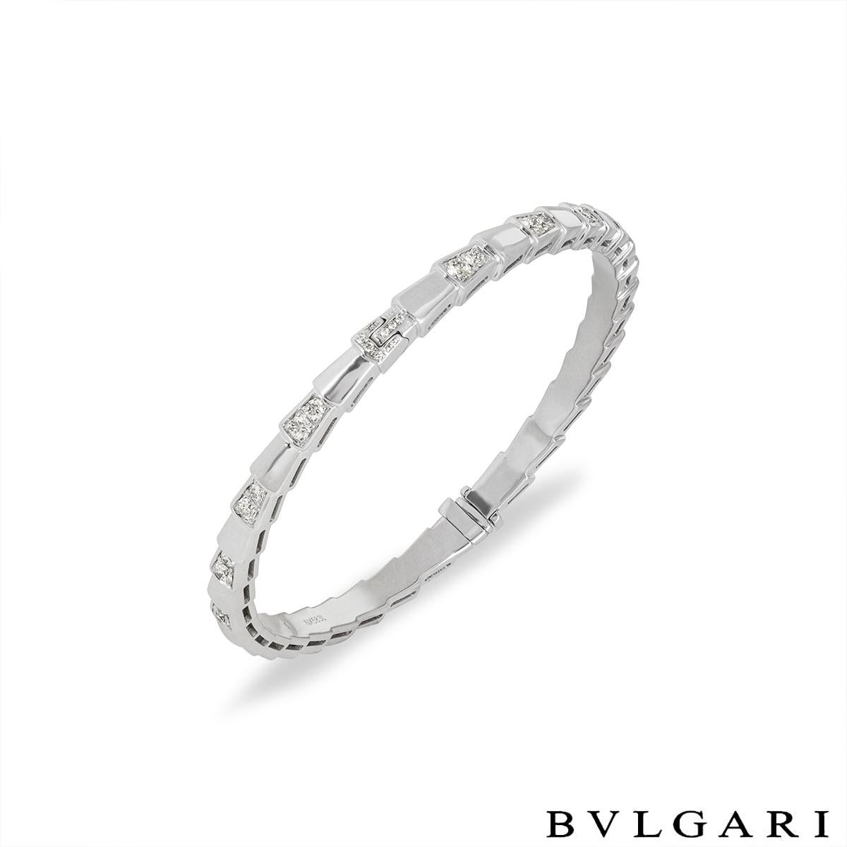 Taille ronde Bvlgari, bracelet Viper Serpenti en or blanc et diamants en vente