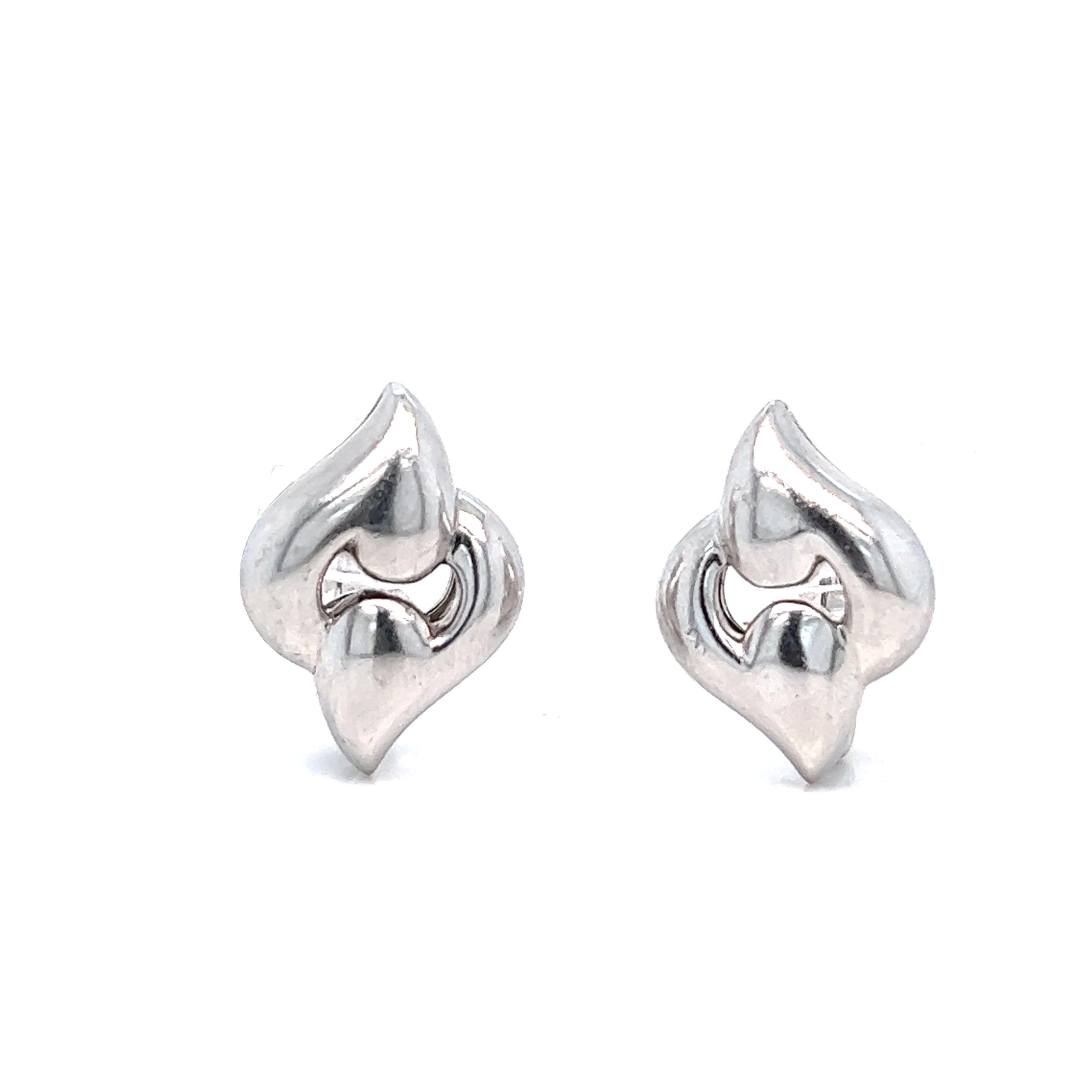 Bvlgari white gold ear clips

18 karat white gold; marked Bvlgari, 750, Made in Italy

Total weight: 15.8 grams