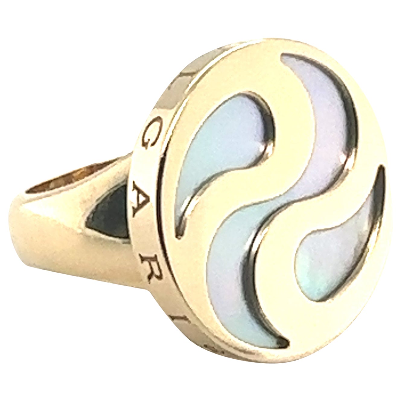 BVLGARI Spinning-Ring aus Gelbgold und Perlmutt - Größe 7 3/4 im Angebot
