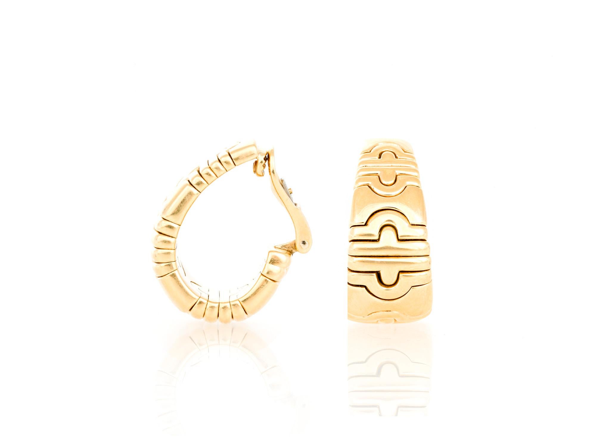 The earrings is finely crafted in 18k yellow gold and weighing approximately total of 31.1 dwt.

Signed by bvlgari.