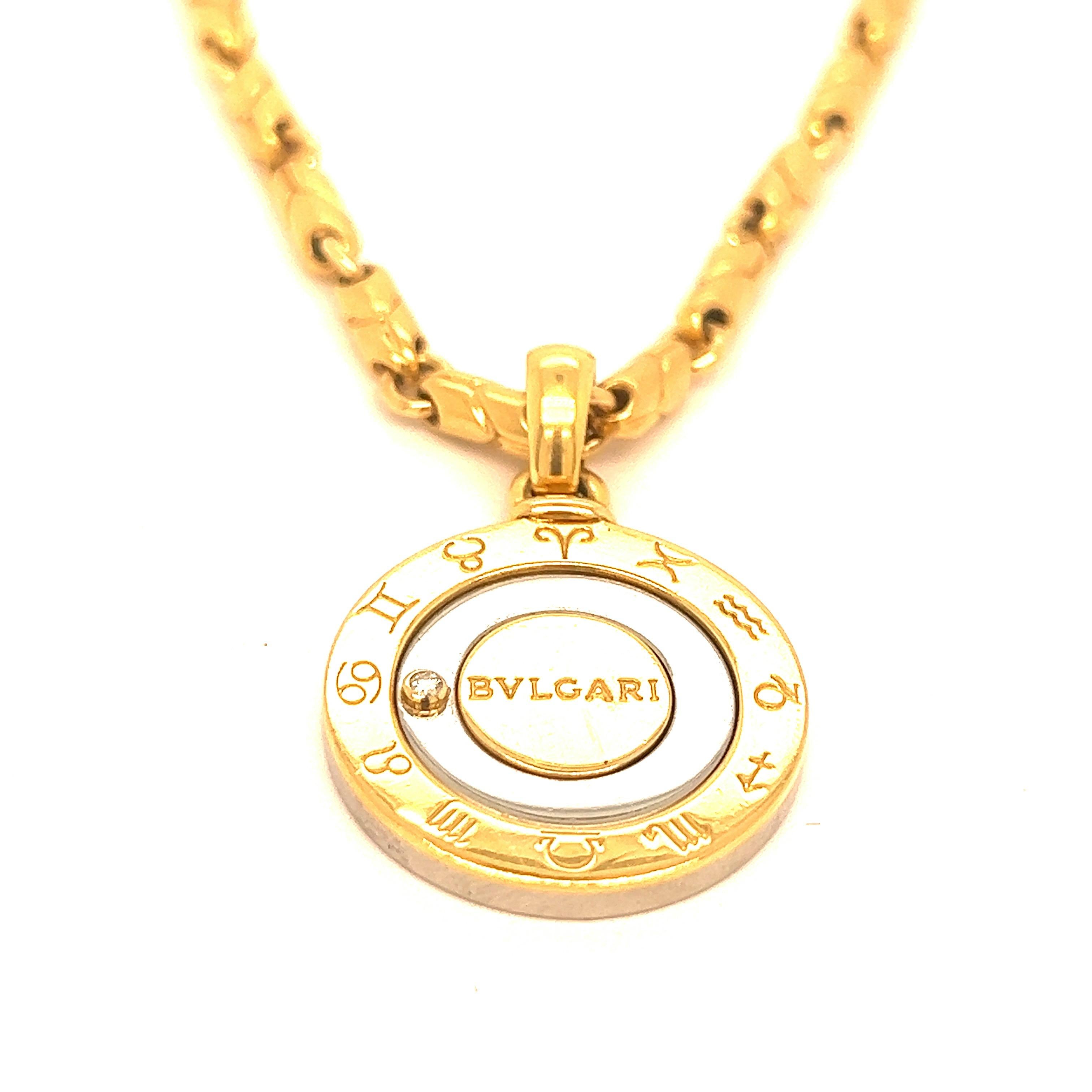 Bvlgari Zodiac Anhänger Gold Halskette (Rundschliff) im Angebot