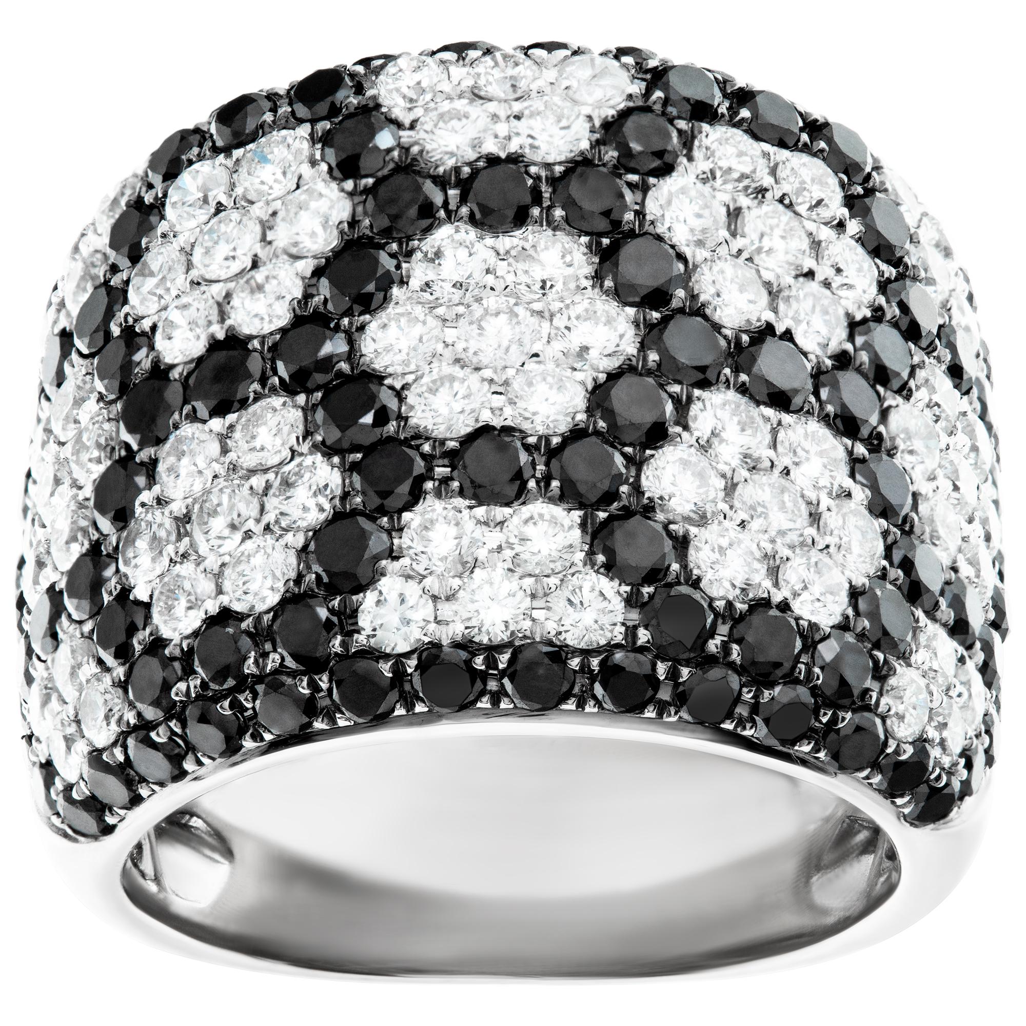 White & black diamonds ring set in 18K white gold. Total diamonds approx weight 3.00 carats. White round brilliant cut diamonds estimate: G-H color, VS clarity. Height: 5/8 inches.Size 5This Diamond ring is currently size 5 and some items can be
