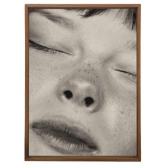 Fotografia con stampa ilford in bianco e nero "Sleeper" della serie Light Therapy di Zoltan Tombor