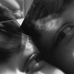 Fotografia in bianco e nero 'Zita three Times' dalla serie Light Therapy di Zoltan Tombor
