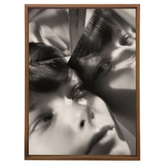 Fotografia in bianco e nero 'Zita three Times' dalla serie Light Therapy di Zoltan Tombor