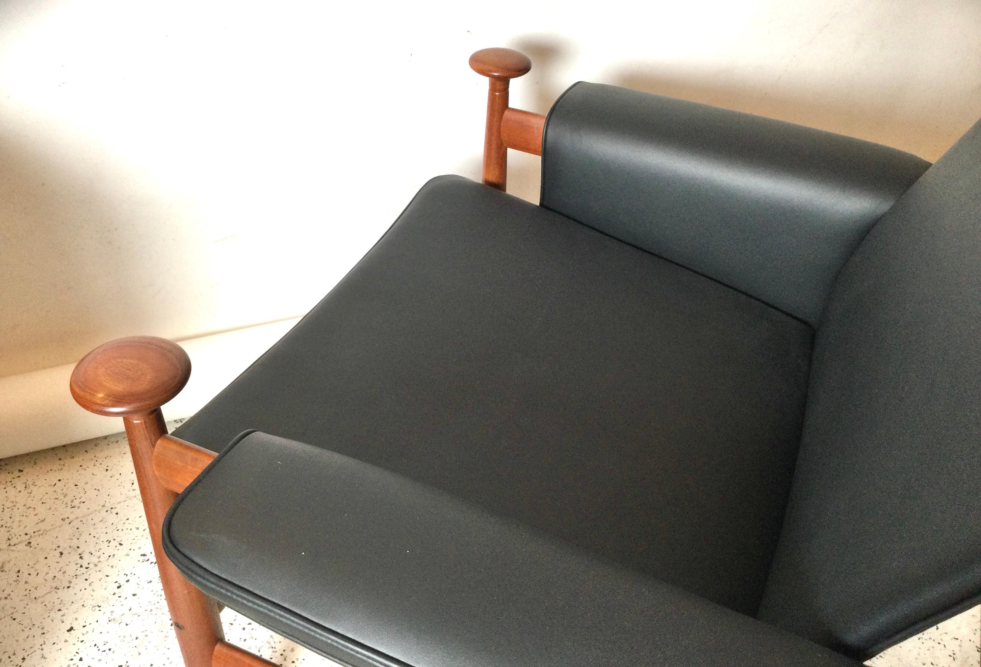 Bwana Lounge Chair by Finn Juhl In Excellent Condition In Lambertville, NJ