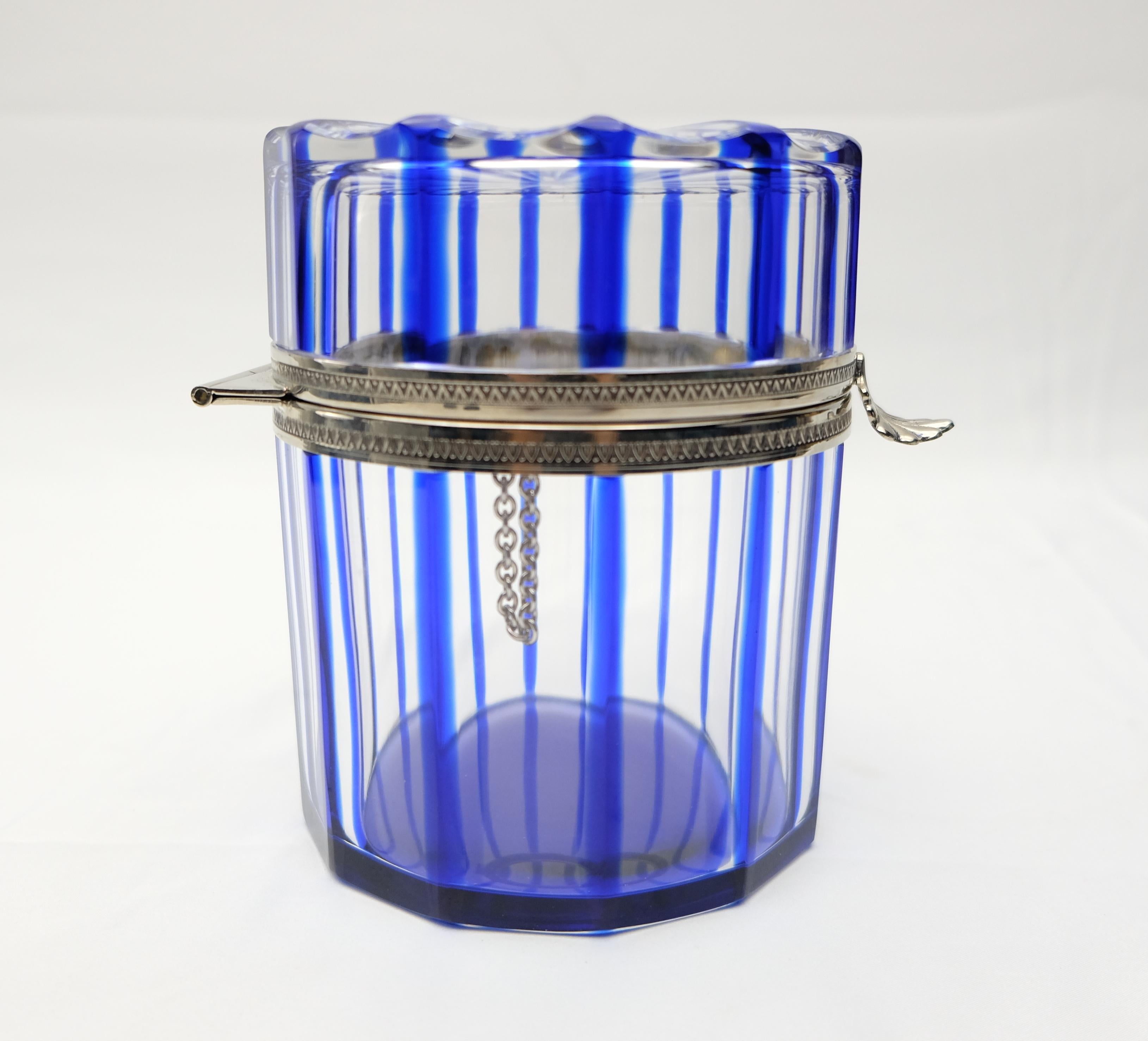 France Cobalt Blue and Cut Crystal Lidded Box by Cristal Benito In Excellent Condition For Sale In Miami, FL