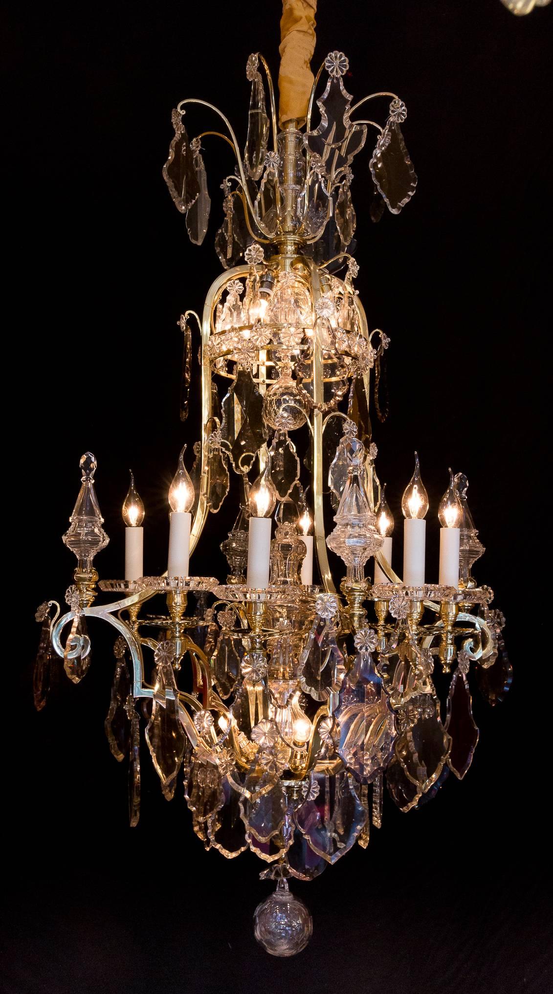 We are pleased to present you, beautiful gilt-bronze and hand cut-crystal, chandelier in the classic Louis XIV style.
Our chandelier is composed of eight perimeter arm lights.
Excellent quality white hand-cut crystal pieces, plaques, four