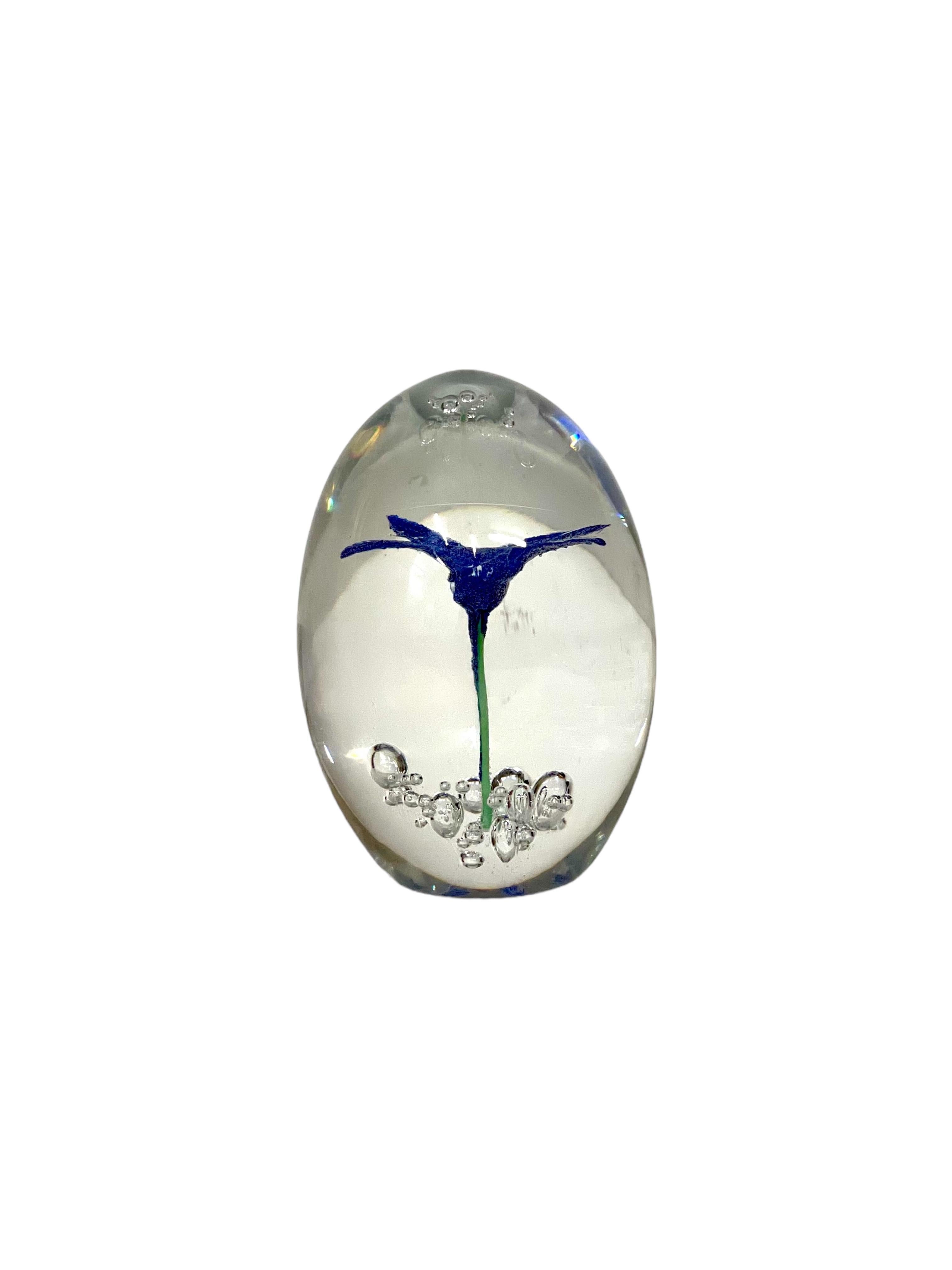 By DAUM Sulphide Paperweight with Blue Flower In Good Condition For Sale In LA CIOTAT, FR