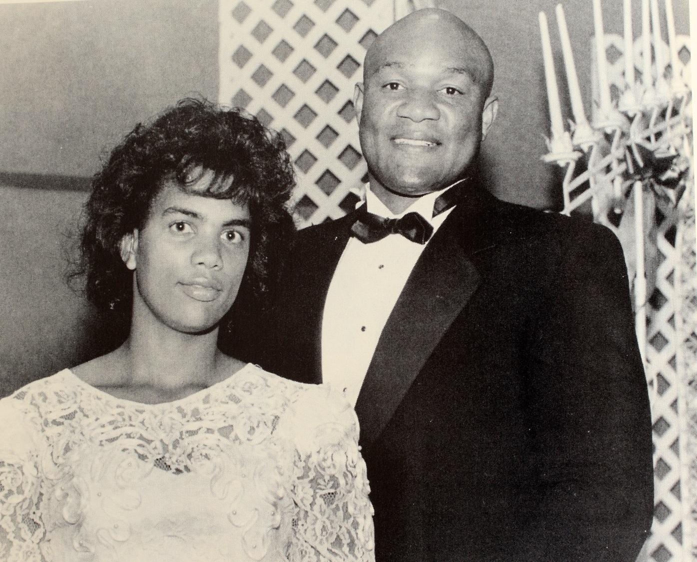 Américain Par George : The Autobiographie of George Foreman, 1ère édition commerciale signée par Foreman en vente