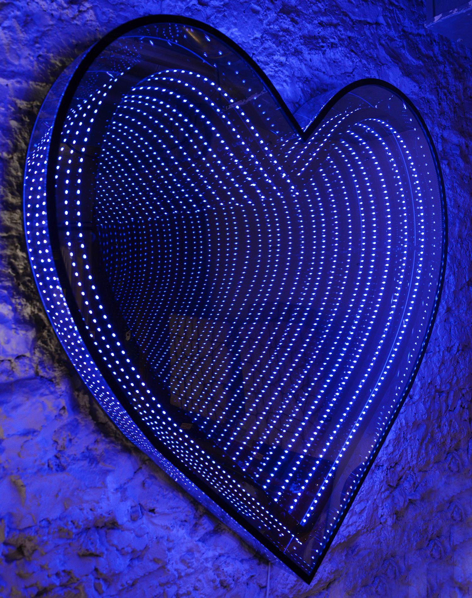 heart mirror with lights